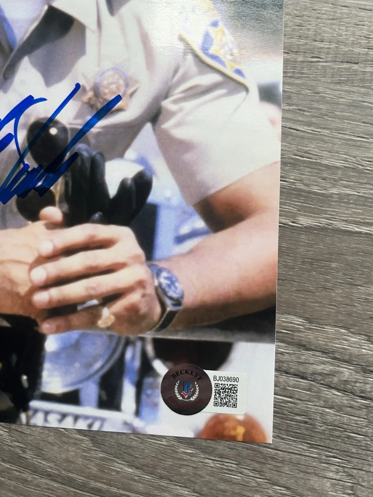 Erik Estrada — Erik Estrada Signed Ponch 8x10 Photo Beckett COA Chips, image 4
