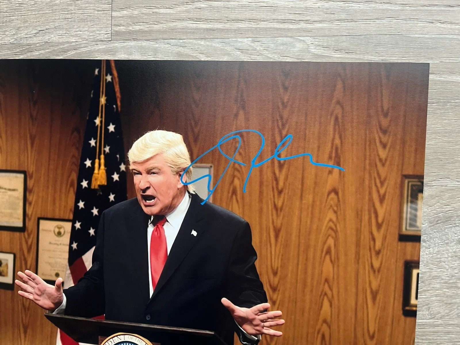 Alec Baldwin — Alec Baldwin Signed SNL Trump 11x14 Photo JSA COA Saturday Night Live, изображение 3
