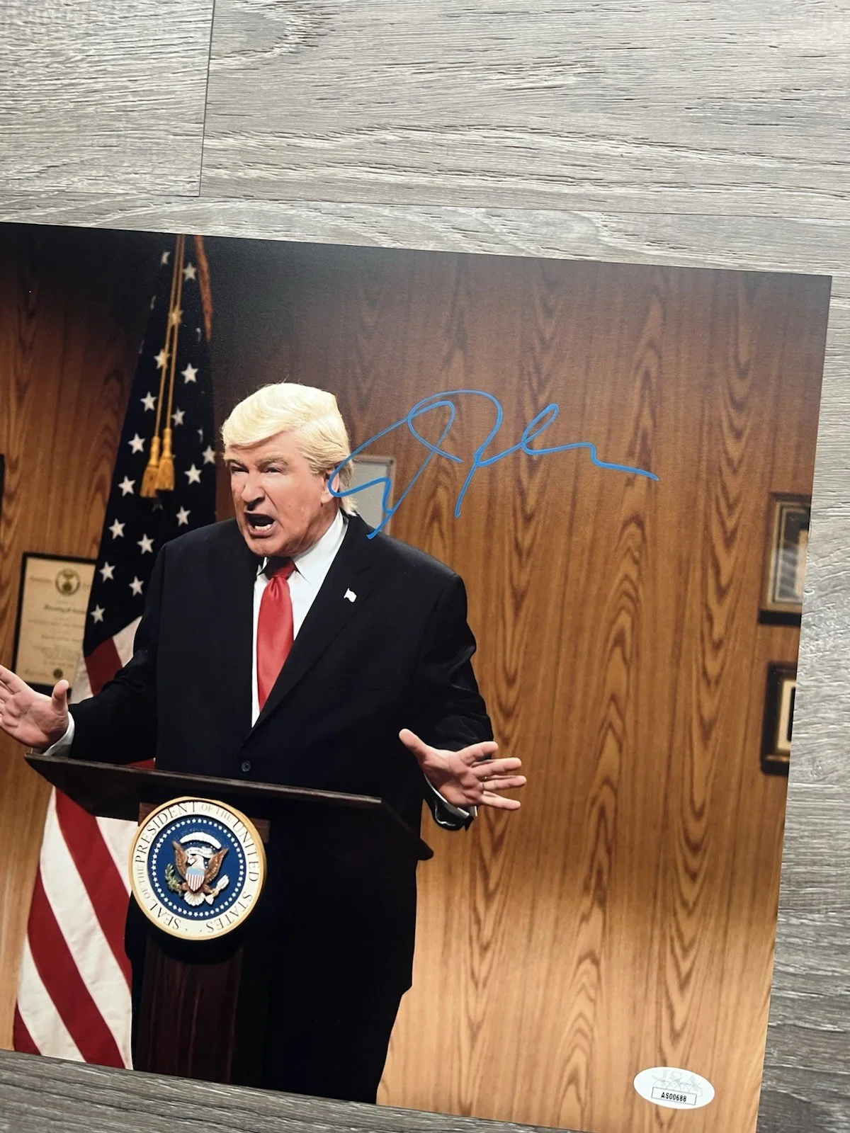 Alec Baldwin — Alec Baldwin Signed SNL Trump 11x14 Photo JSA COA Saturday Night Live, изображение 5
