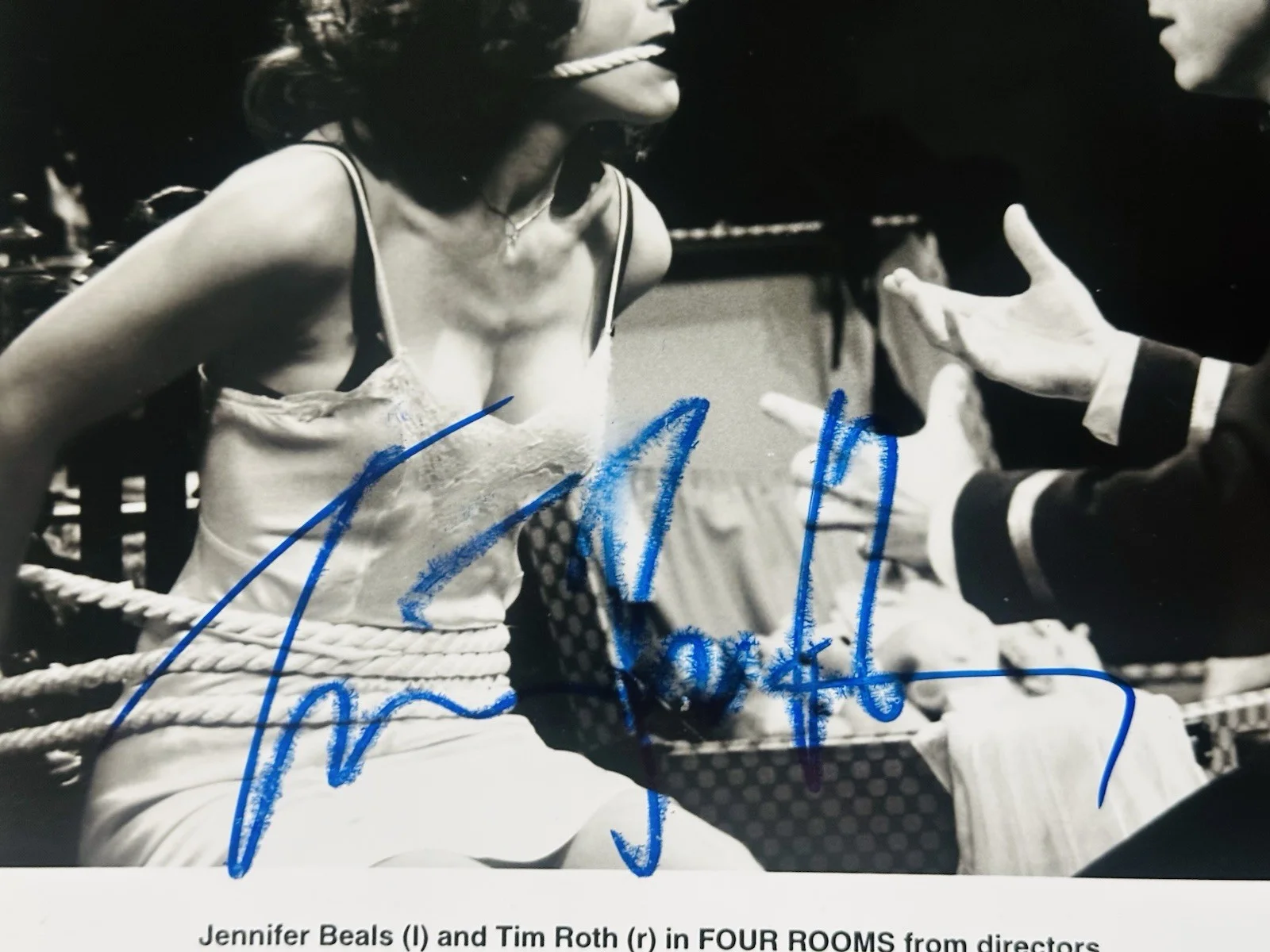 Tim Roth — Tim Roth signed Quentin Tarantino’ Four Rooms 8x10 photo In Person., изображение 2
