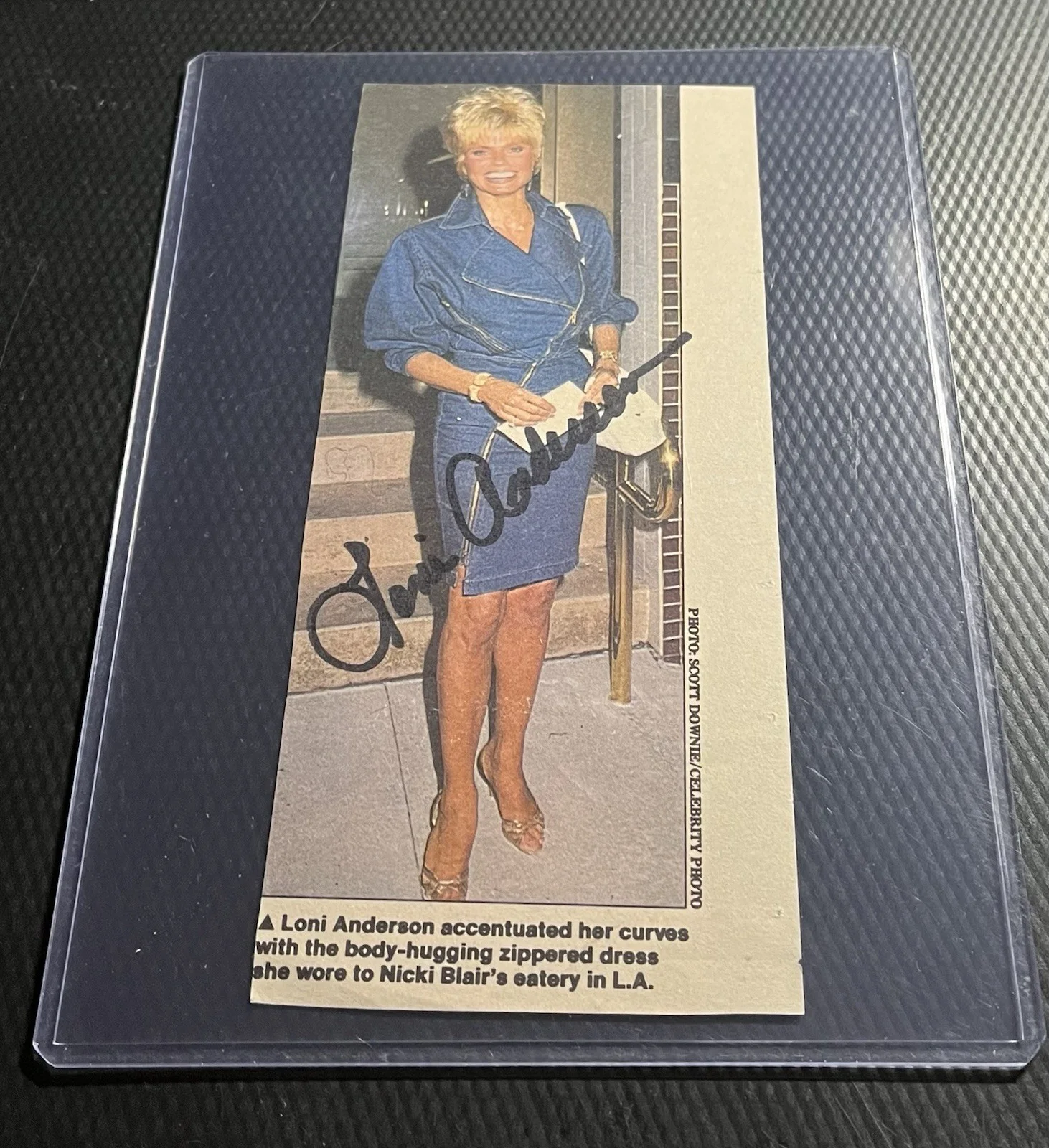 Loni Anderson WKRP Cincinnati Actress Signed 3x7 Cut Photo w/ COA & Top Loader, изображение 2