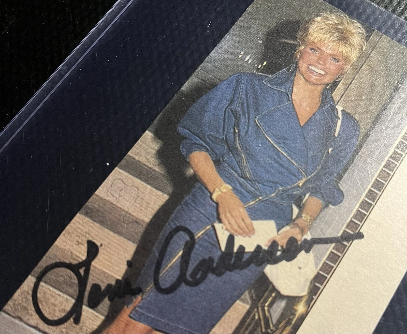 Loni Anderson WKRP Cincinnati Actress Signed 3x7 Cut Photo w/ COA & Top Loader, изображение 3