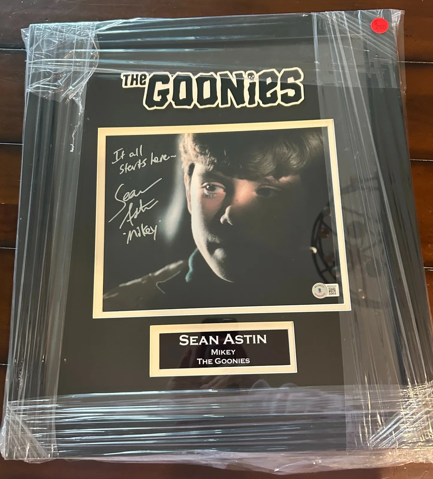 Sean Astin — Sean Astin Signed “The Goonies” 8x10 Photo as Mikey – Professionally Framed