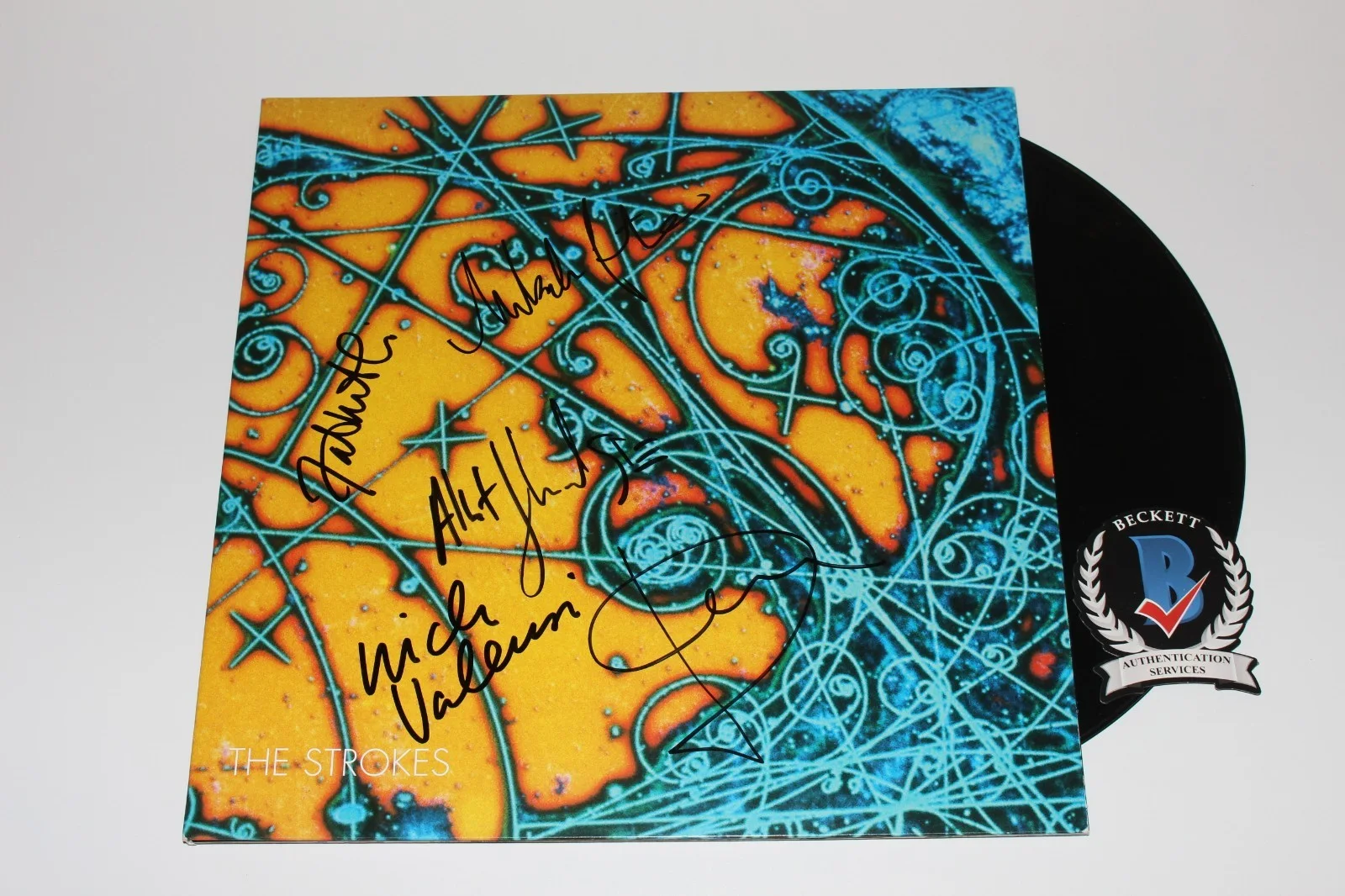 THE STROKES BAND SIGNED 'IS THIS IT' ALBUM VINYL RECORD AUTOGRAPH BECKETT COA x5, изображение 2