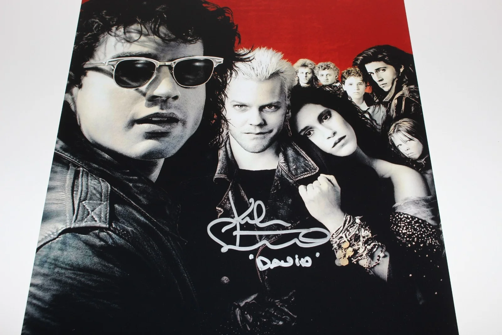 KIEFER SUTHERLAND SIGNED 'THE LOST BOYS 12x18 MOVIE POSTER BECKETT COA AUTOGRAPH, изображение 4