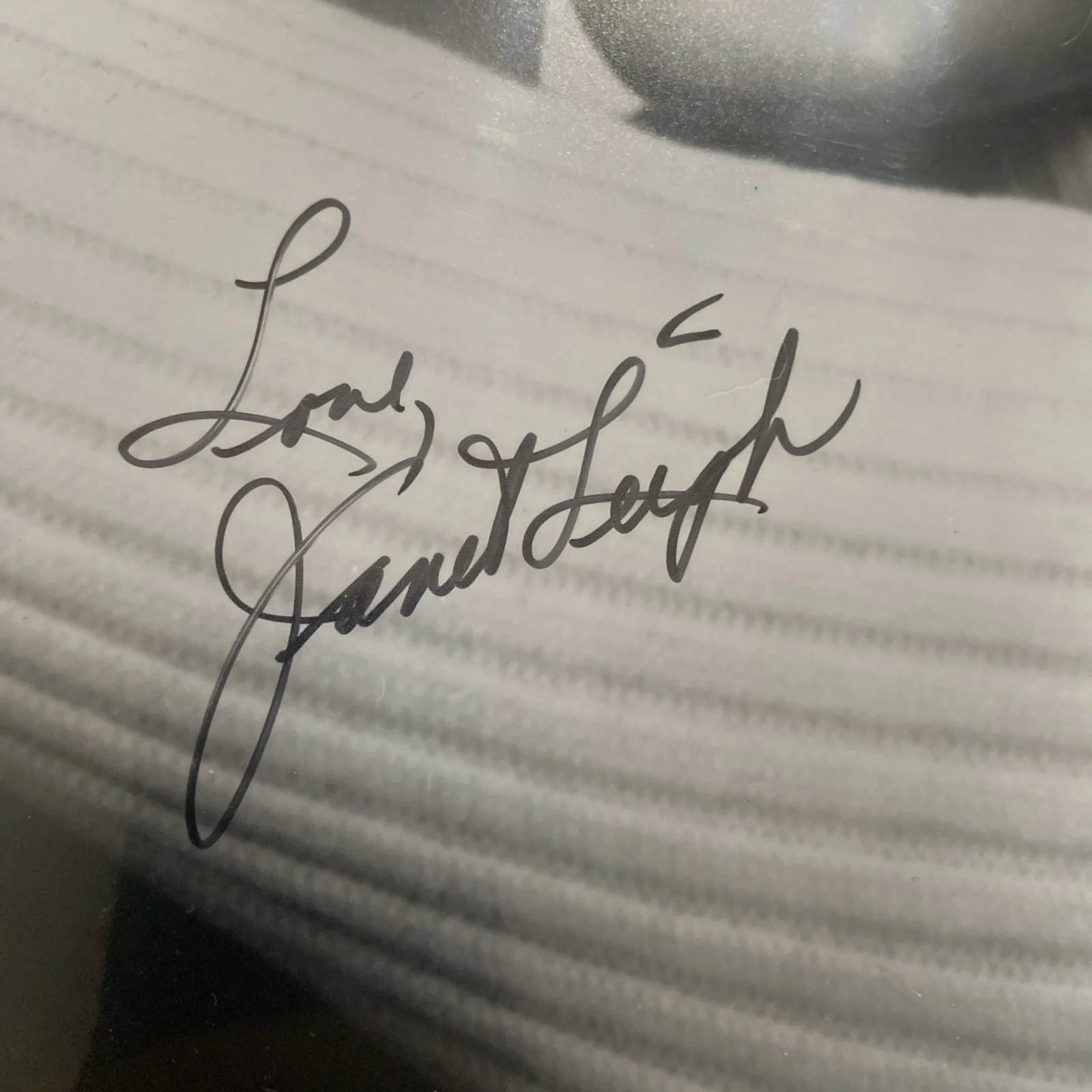 JANET LEIGH — JANET LEIGH SIGNED 8x10 B&W Photo Psycho star Love inscription crisp autograph, изображение 2