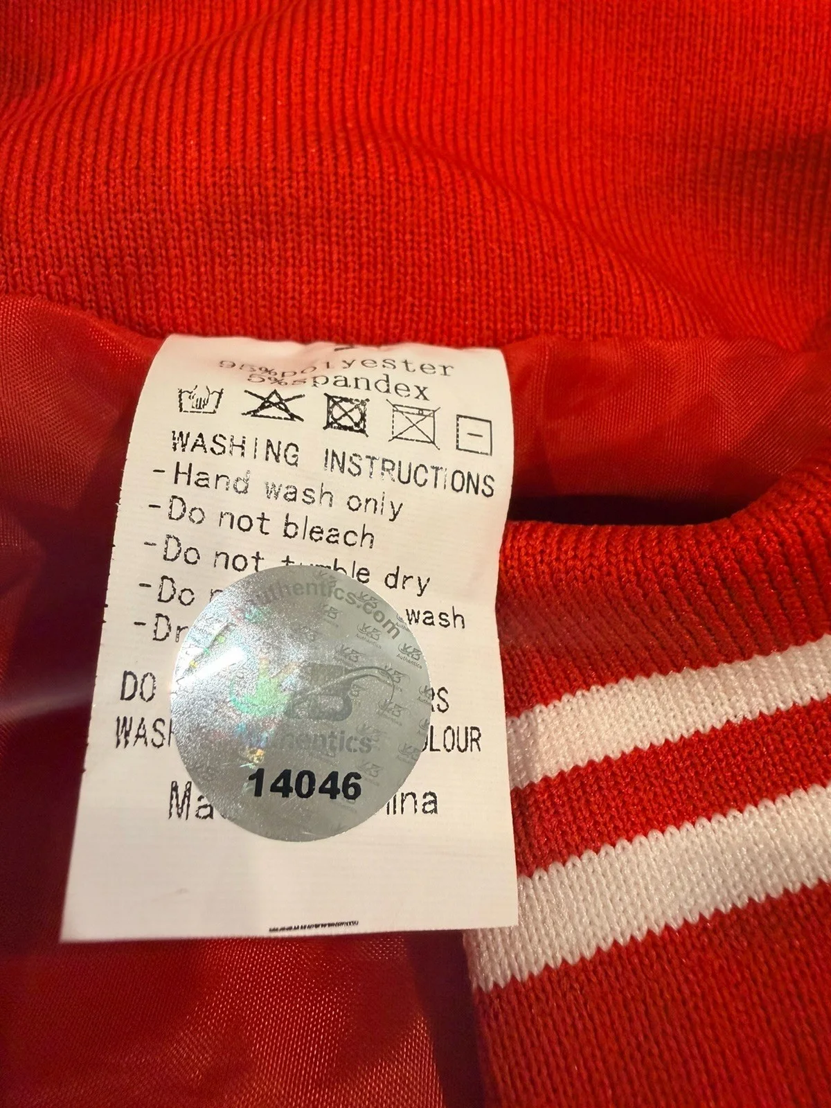 Margot Robbie — Margot Robbie Signed Harley Quinn Jacket - KB Authentics Hologram, image 3