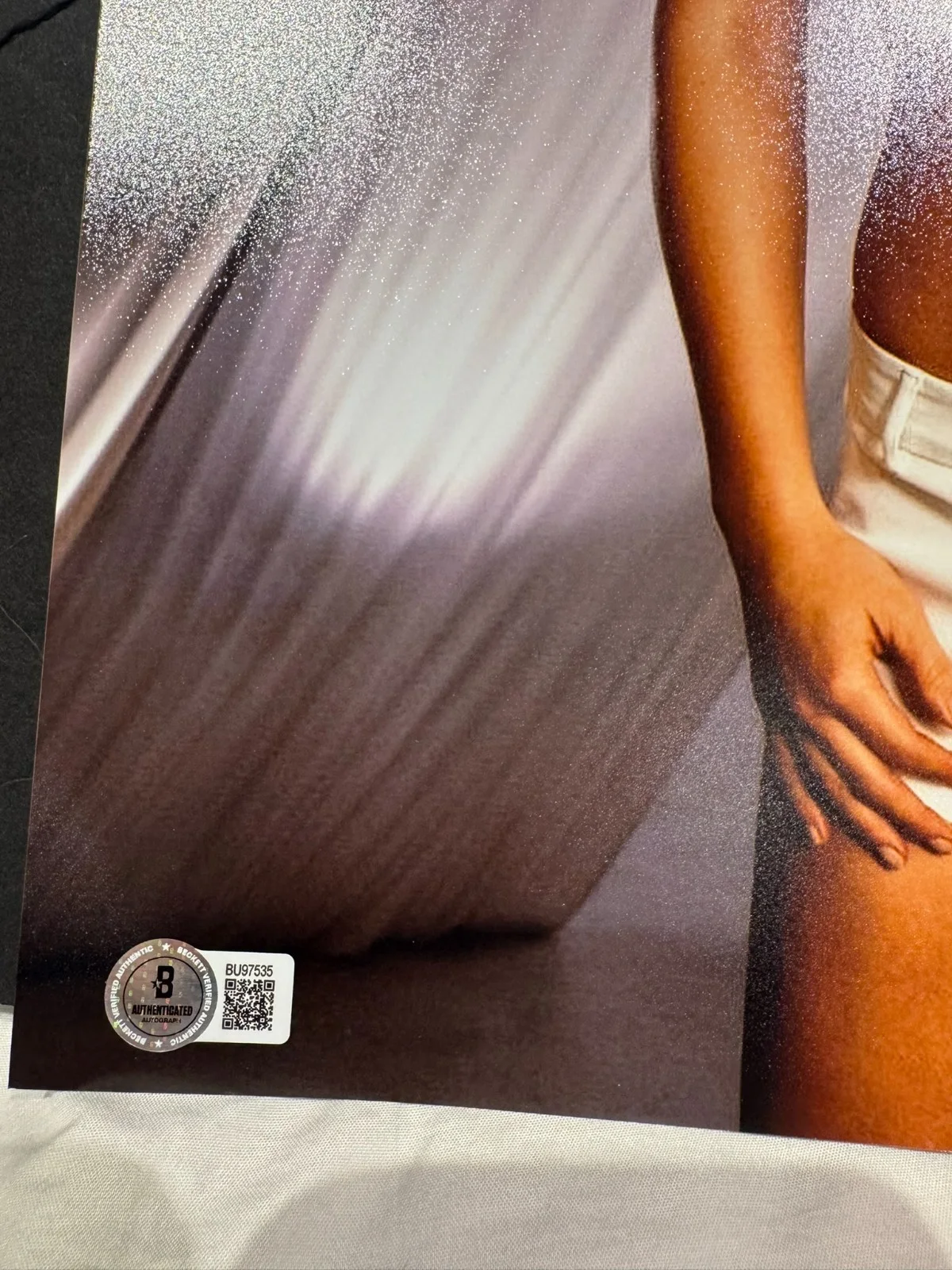 ALI LARTER SIGNED 11X14 PHOTO AUTO BECKETT BEAUTIFUL SEXY LANDMAN BAS COA, изображение 2