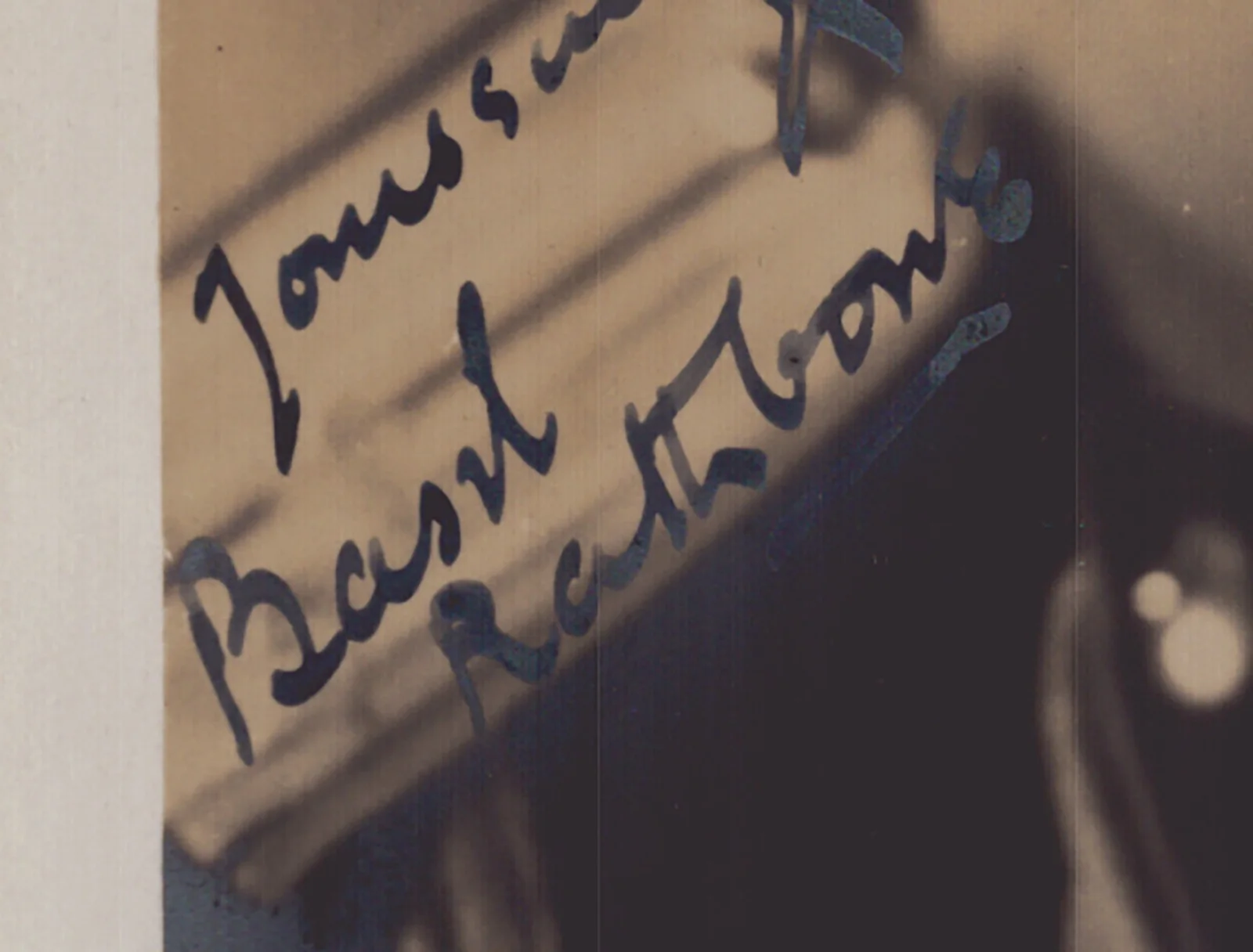 Basil Rathbone — BASIL RATHBONE - AUTOGRAPHED SIGNED PHOTOGRAPH CIRCA 1936, image 2