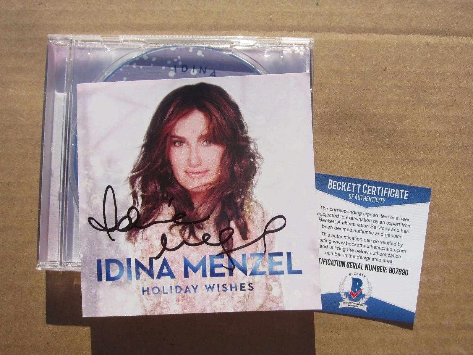 Idina Menzel signed CD Holiday Wishes Disney Frozen Star Elsa Beckett BAS Authen, изображение 5