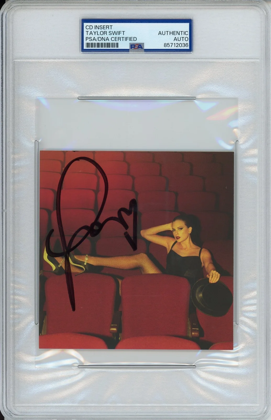 Taylor Swift — Taylor Swift Signed Life of a Showgirl RED Photo PSA DNA COA Autograph w/ HEART, изображение 2