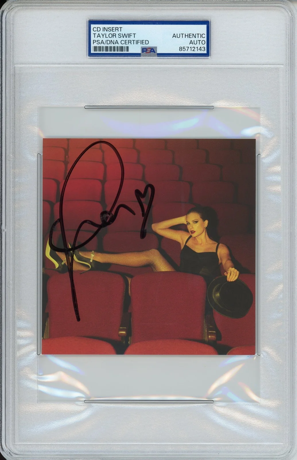 Taylor Swift — Taylor Swift Signed Life of a Showgirl RED Photo PSA DNA COA Autograph w/ HEART, изображение 4