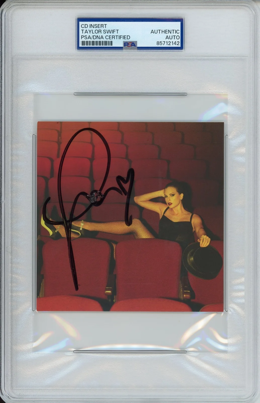 Taylor Swift — Taylor Swift Signed Life of a Showgirl RED Photo PSA DNA COA Autograph w/ HEART, изображение 5
