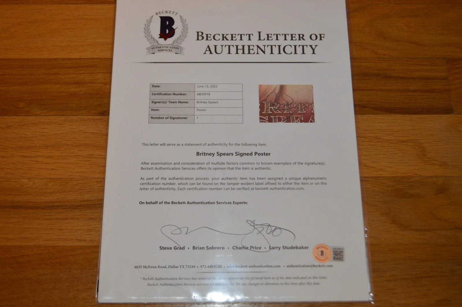 Britney Spears Autographed "Piece Of Me" 18x24 Poster with Beckett LOA, изображение 3