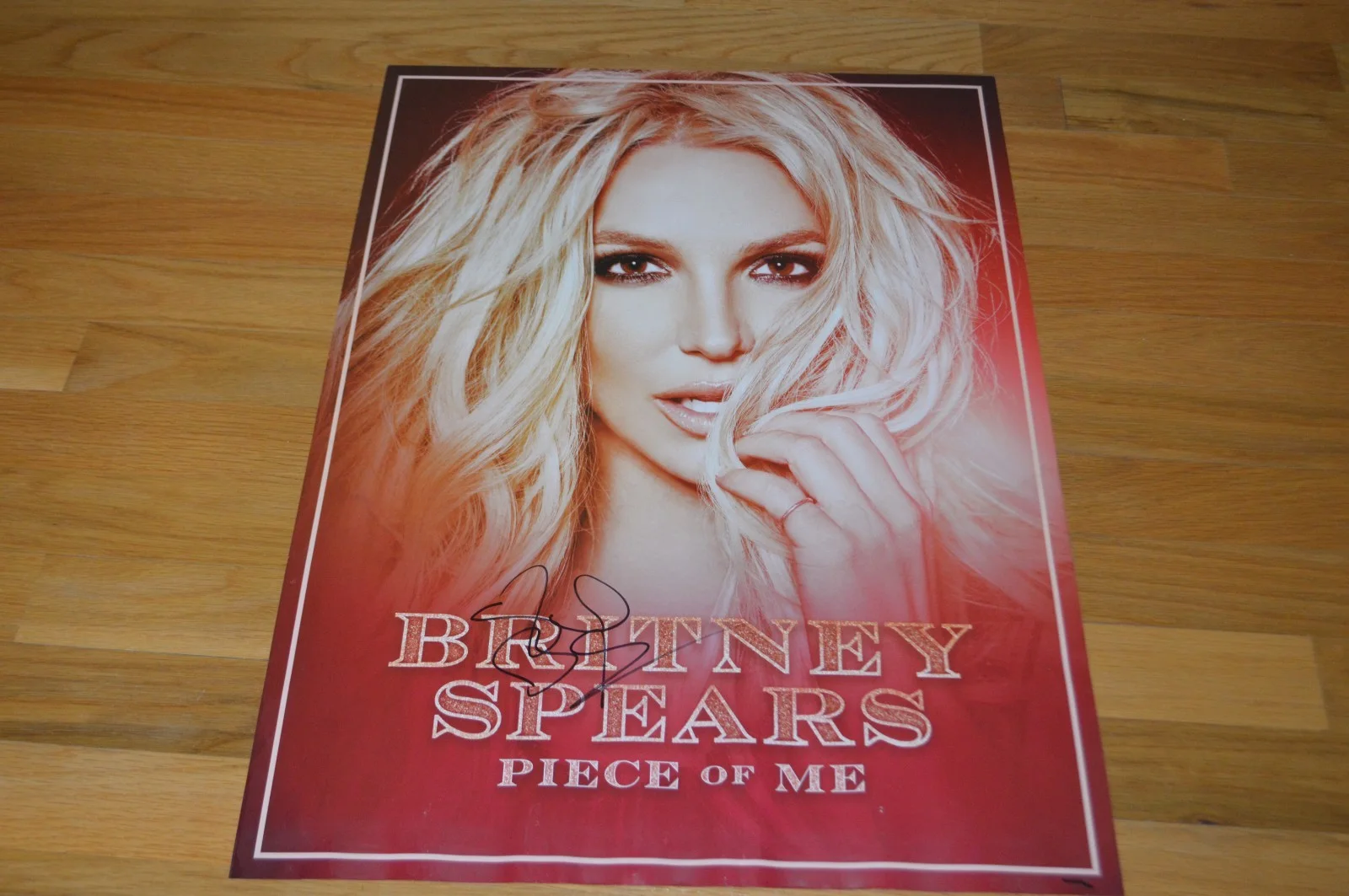 Britney Spears Autographed "Piece Of Me" 18x24 Poster with Beckett LOA, изображение 5