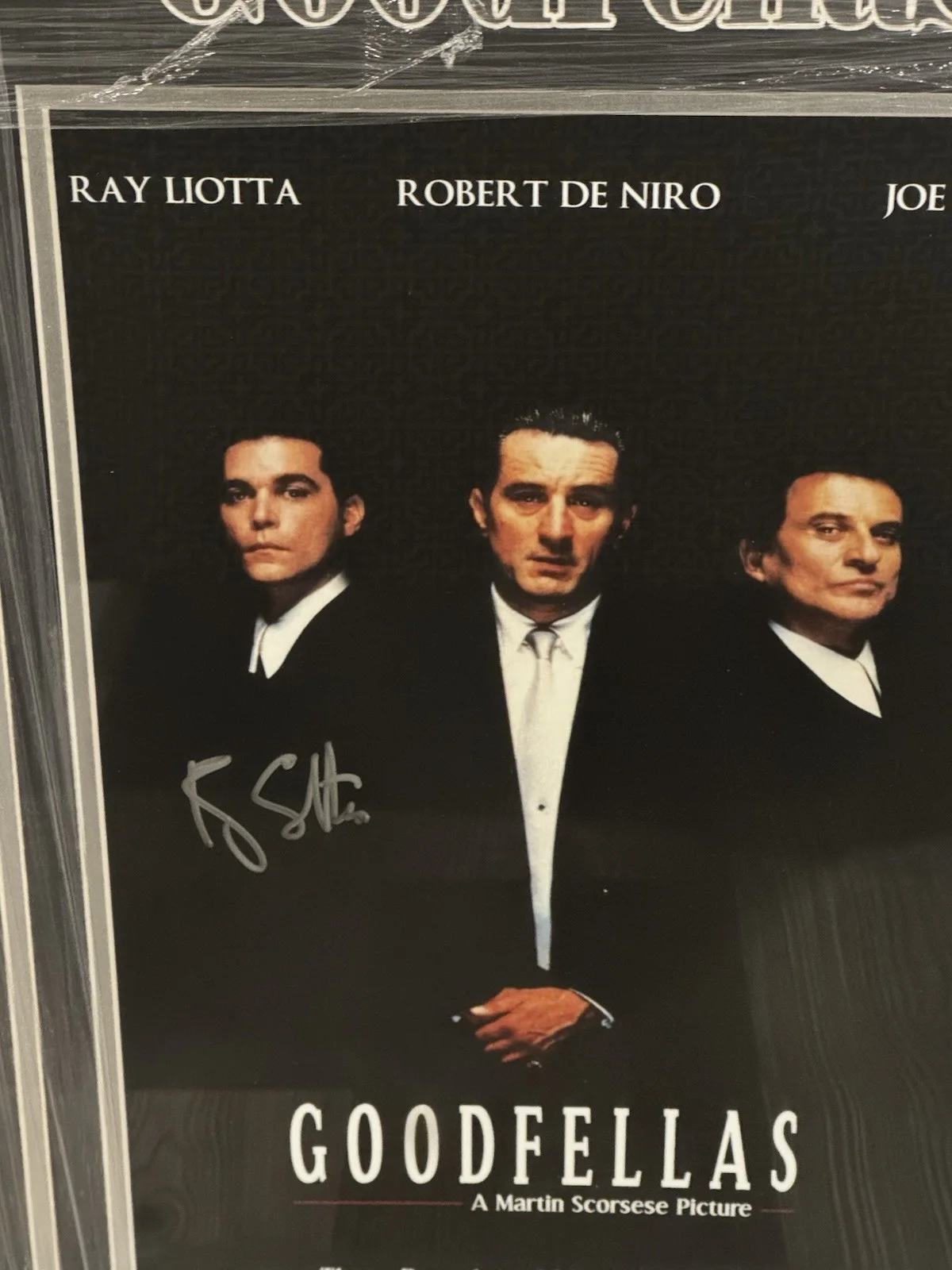 Ray Liotta — Ray Liotta Henry Hill Signed 11x17 "Goodfellas" Poster Framed Beckett Witnessed, изображение 2