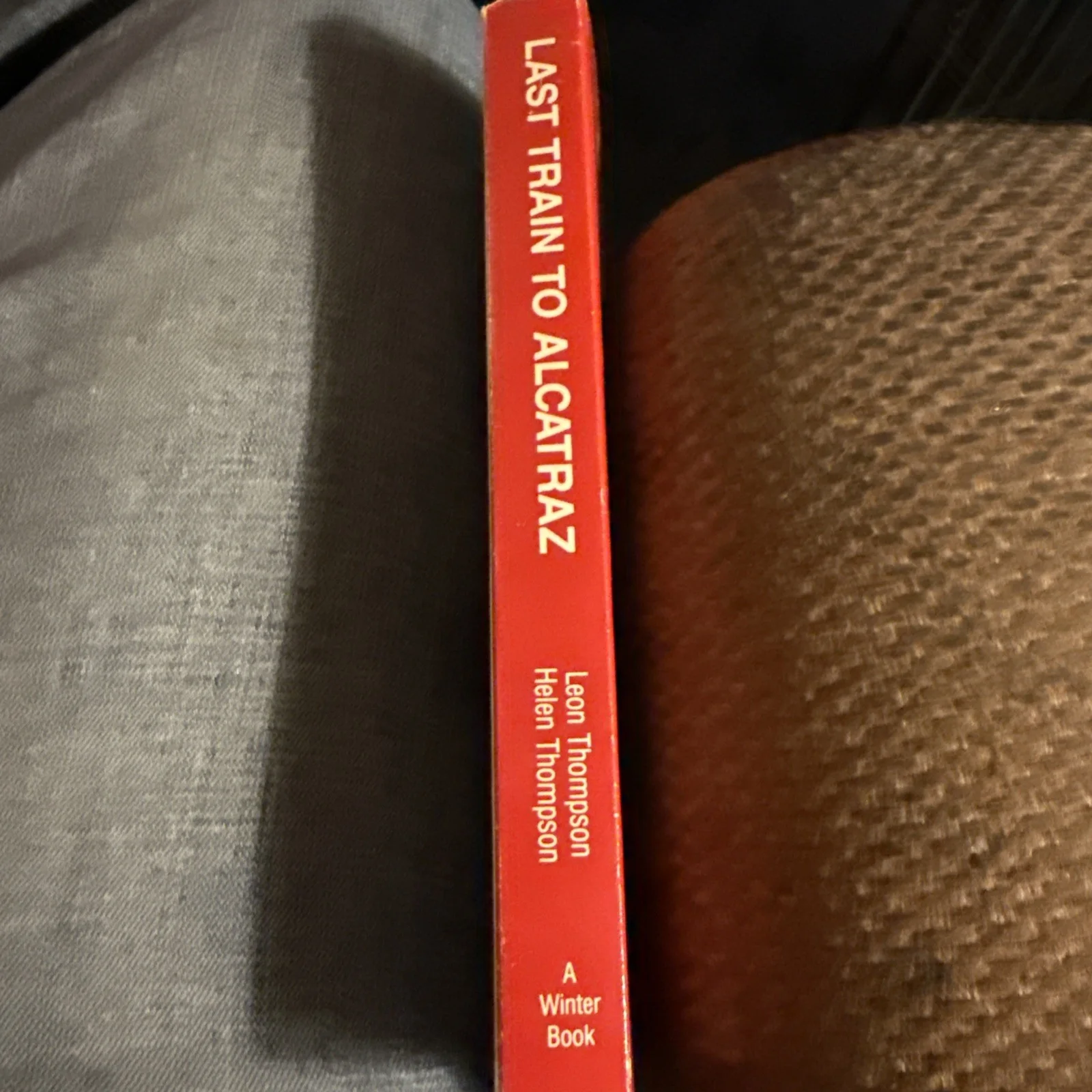 author — LAST TRAIN TO ALCATRAZ ~ SIGNED BY AUTHOR LEON WHITEY THOMPSON, изображение 2