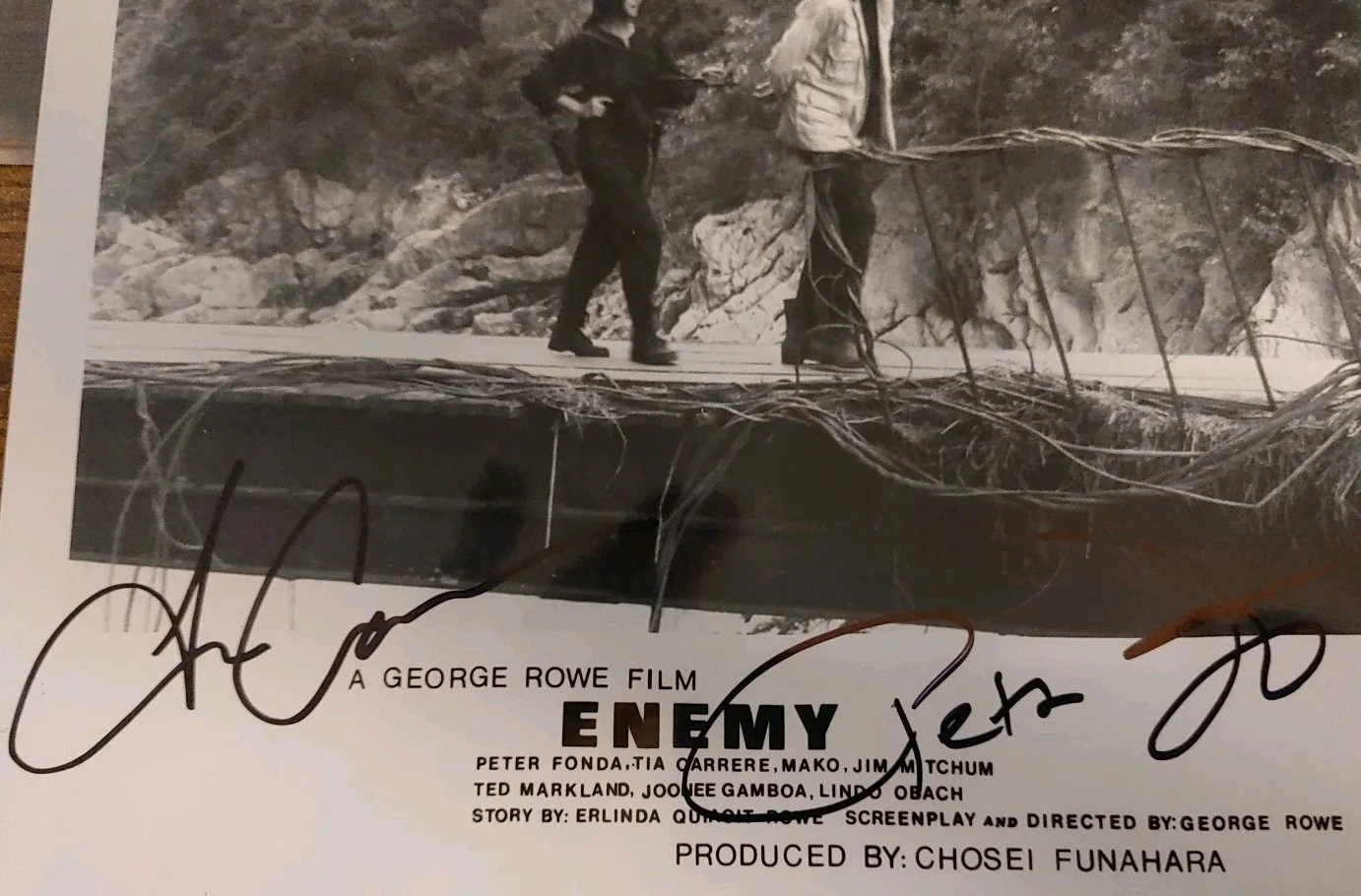 Peter Fonda & Tia Carrere Autographed (IN-PERSON) ENEMY MOVIE STILL Hand Signed, изображение 2