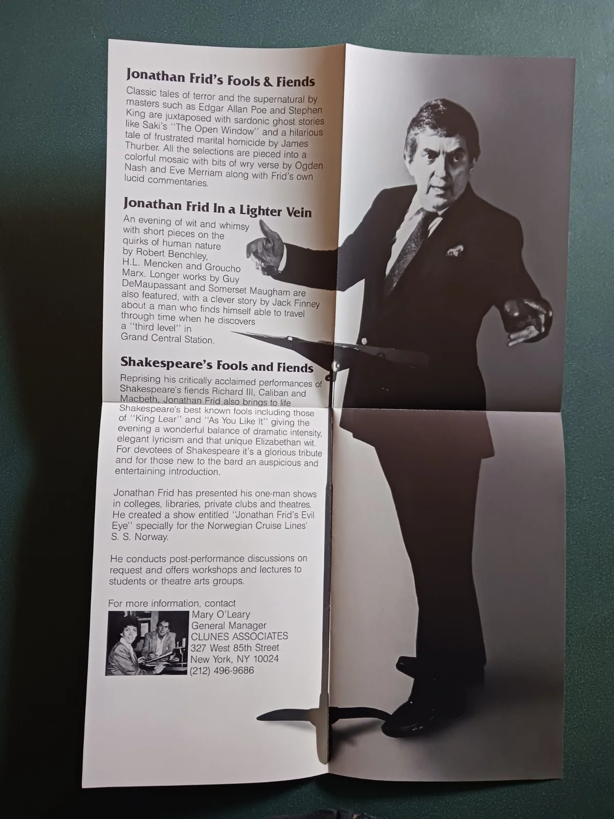 Jonathan Frid — JONATHAN FRID Signed One Man Show Pamphlet- DARK SHADOWS BARNABAS, image 3