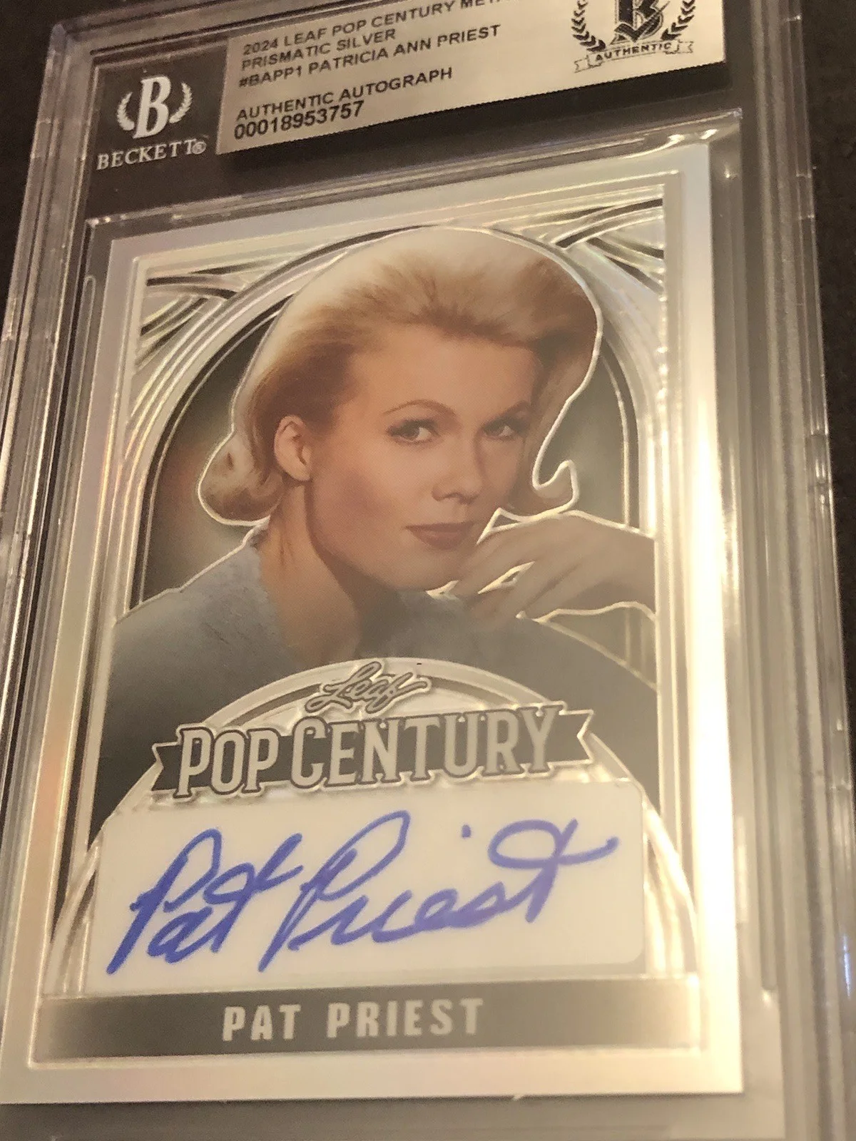 Pat Priest — BECKETT AUTOGRAPHED PAT PRIEST 2024 POP CENTURY 12/25 SP MUNSTERS BA-PP1, изображение 2