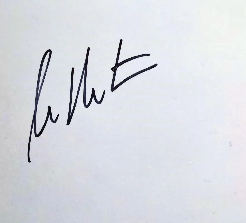 William Shatner — William Shatner Autographed Star Trek 16x20 Space Gun Photo - Beckett Hologram, изображение 2