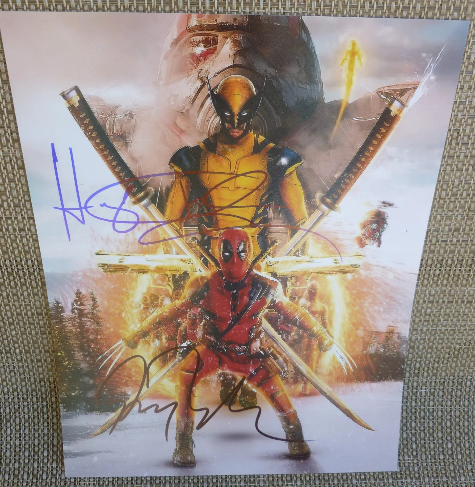 Ryan Reynolds, Hugh Jackman — Ryan Reynolds,Hugh Jackman'Super Heroes" 8X10 Photo, W/#`d holo COA