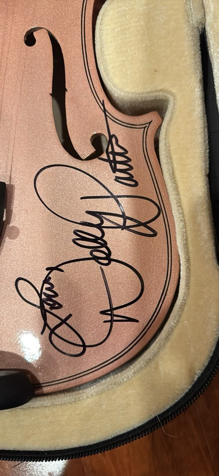 Dolly Parton Signed Violin – Authentic Autograph – Display Case + Photo Included, image 2