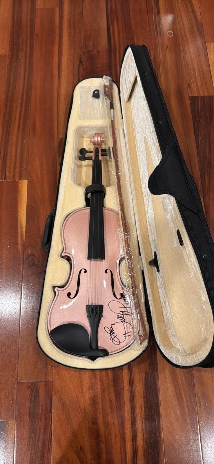 Dolly Parton Signed Violin – Authentic Autograph – Display Case + Photo Included, image 4