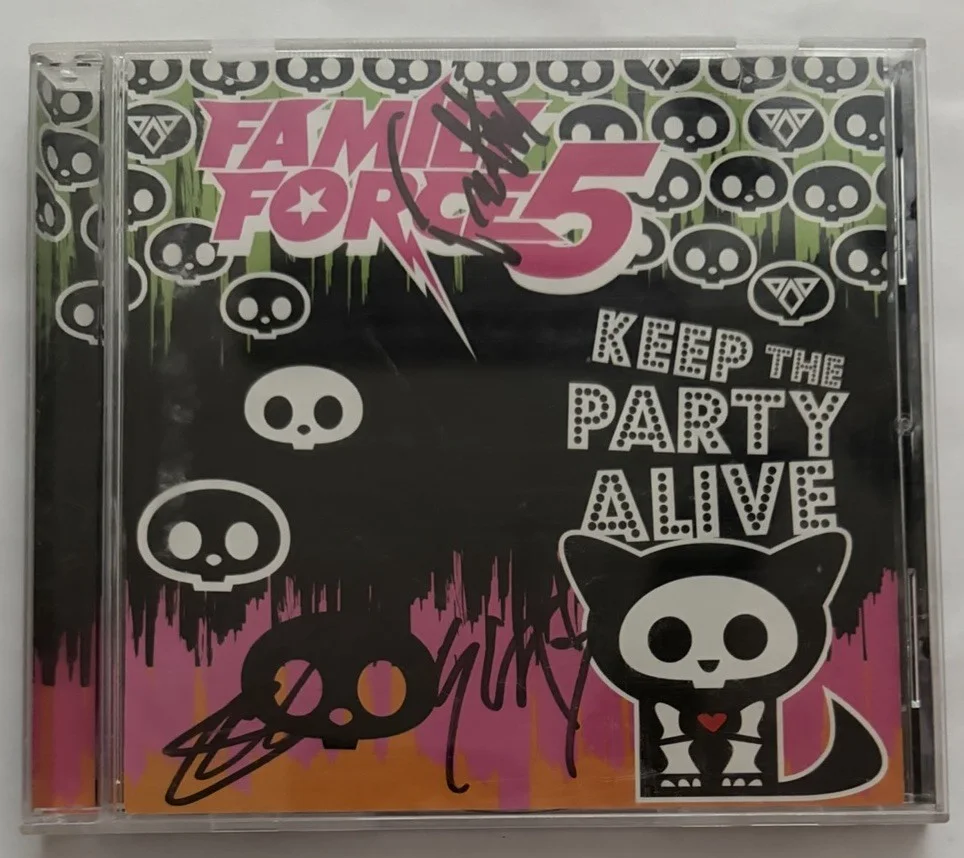 Family Force 5 Keep The Party Alive Signed Autographed CD 2009 Target Exclusive, image 3