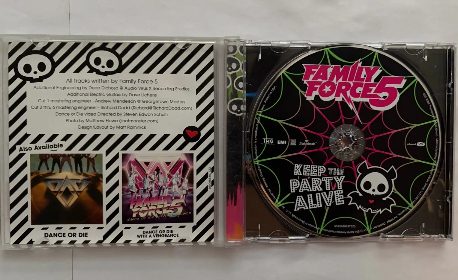 Family Force 5 Keep The Party Alive Signed Autographed CD 2009 Target Exclusive, image 5