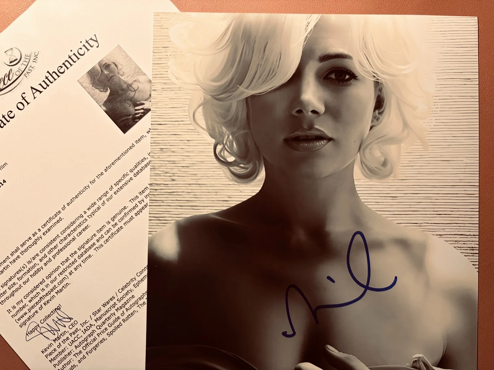 Michelle Williams — Michelle Williams Signed•8x10 MARILYN MONROE•BAYWATCH•Piece of the Past COA LOA, изображение 3