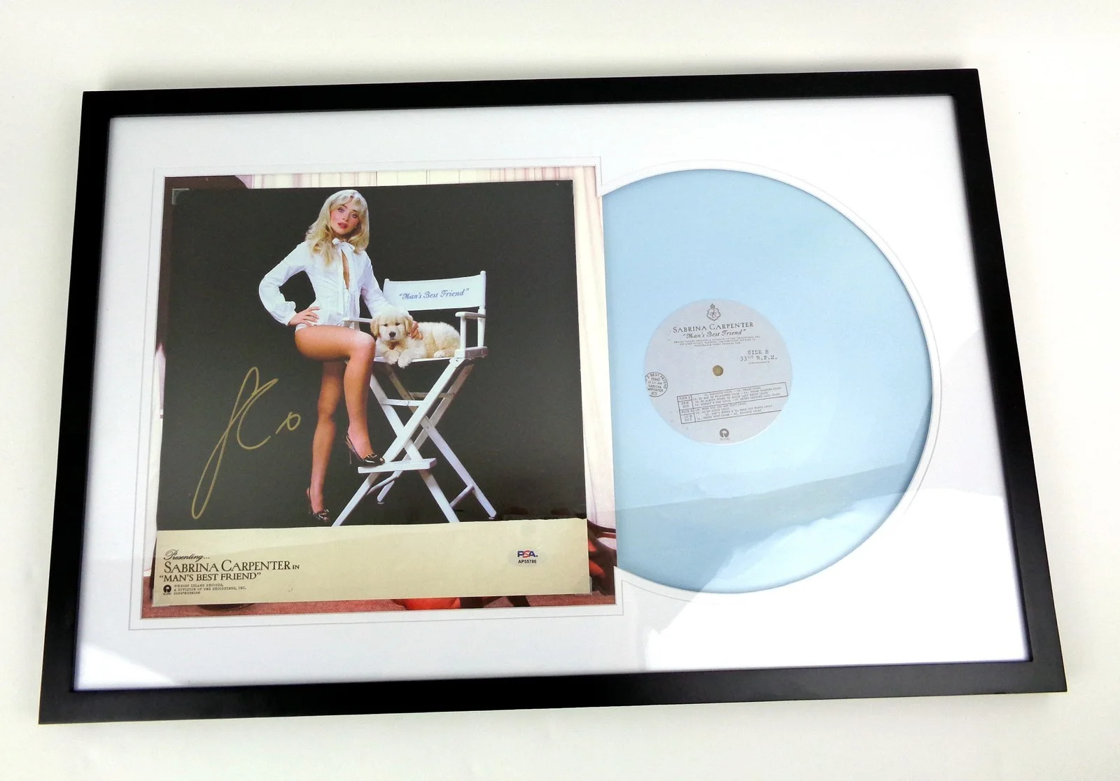 Sabrina Carpenter — Sabrina Carpenter Signed Man's Best Friend Vinyl Record Album Framed PSA/DNA COA