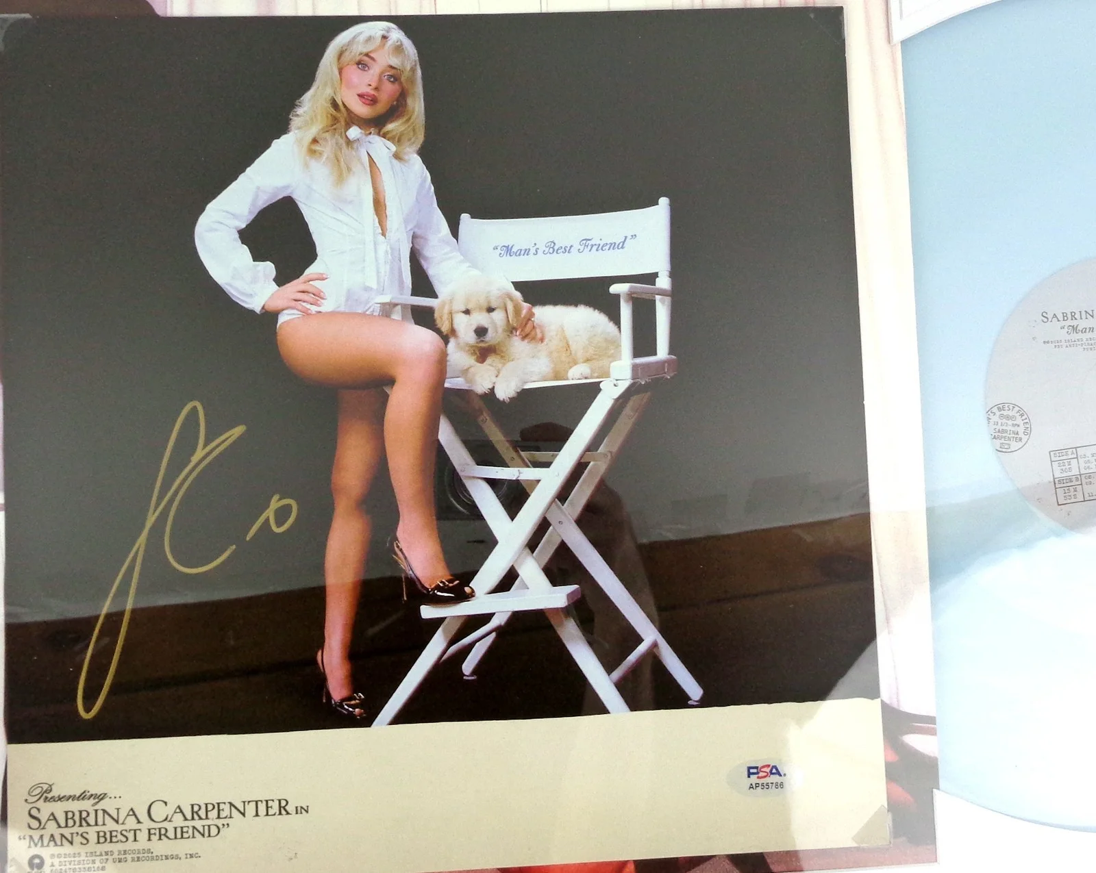 Sabrina Carpenter — Sabrina Carpenter Signed Man's Best Friend Vinyl Record Album Framed PSA/DNA COA, изображение 2