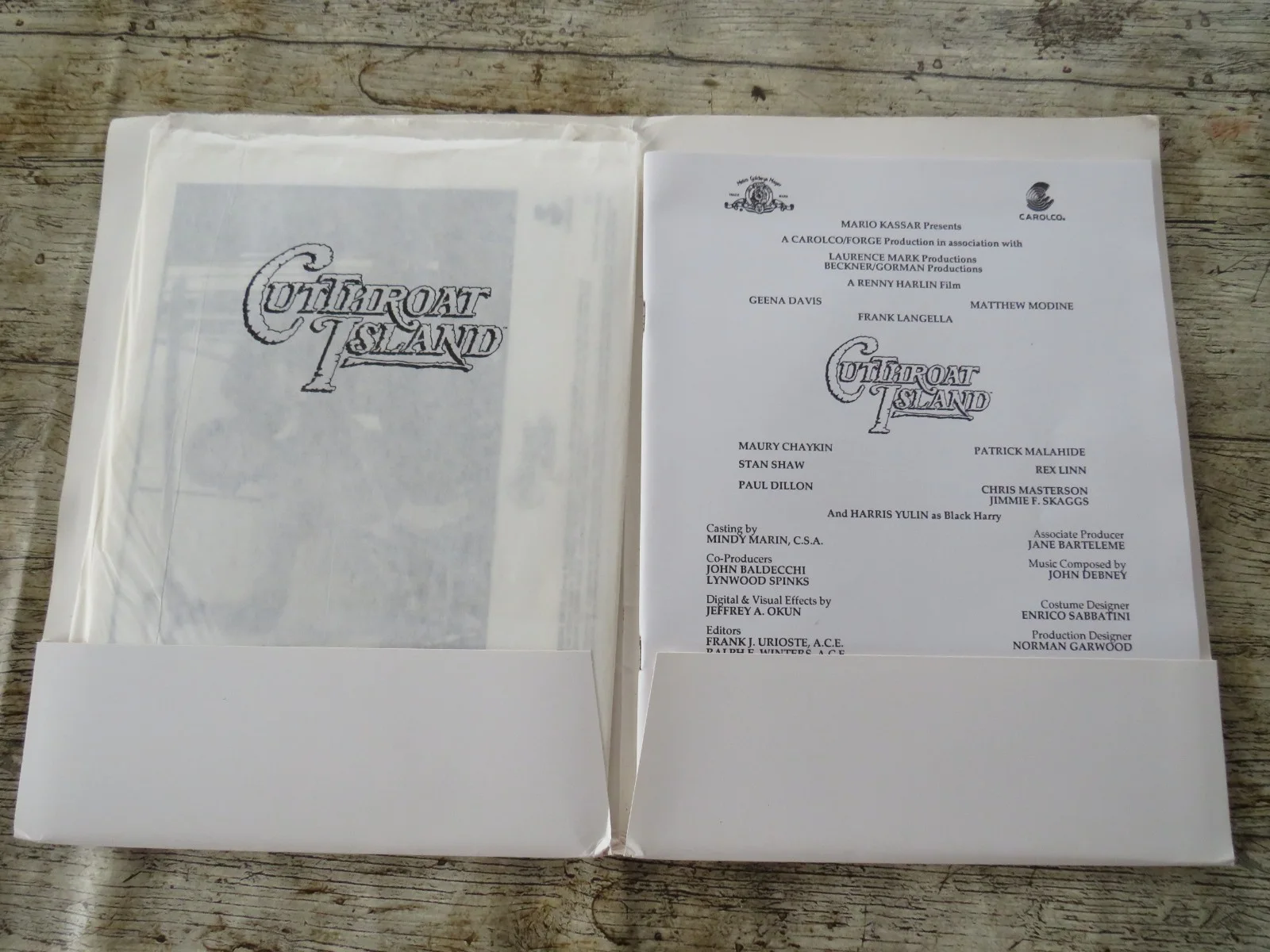 CUTTHROAT ISLAND ORIGINAL 1995 CINEMA MOVIE PRESS KIT Geena Davis 16 PHOTOS 90's, изображение 2