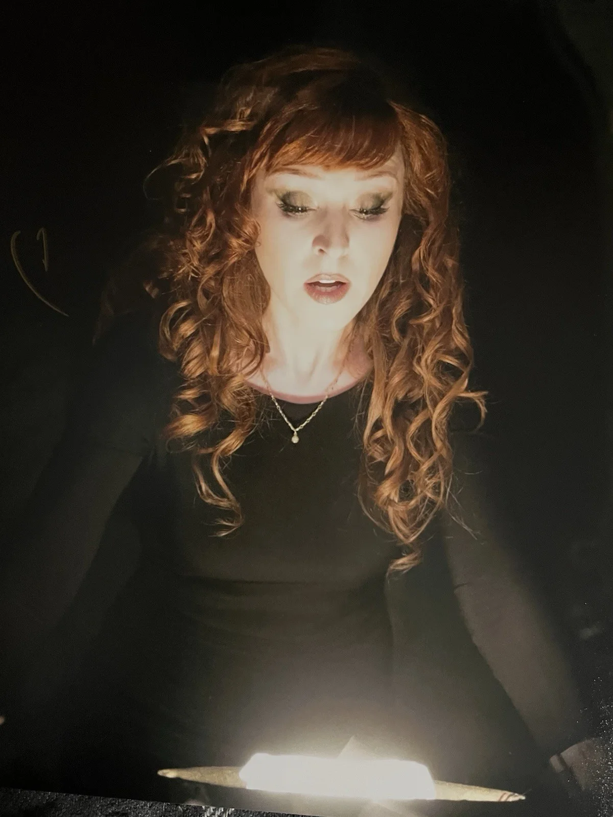 Ruth Conell — Ruth Connell SIGNED SUPERNATURAL 11x17 Photo. ROWENA, MEGA COVEN. JSA, изображение 4