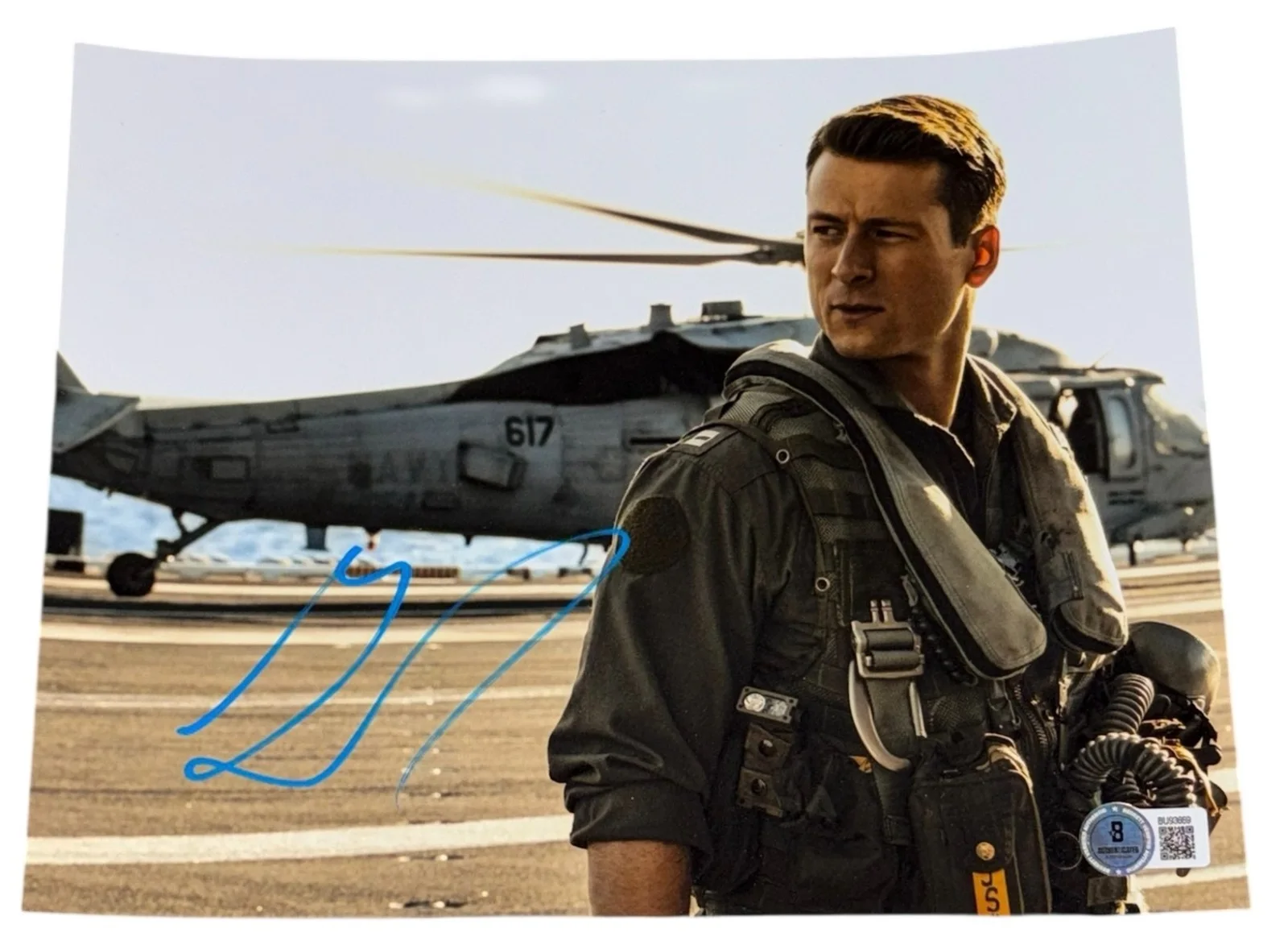 Glen Powell — Glen Powell Signed Autograph 8x10 Photo Authentic Top Gun: Maverick Beckett BAS