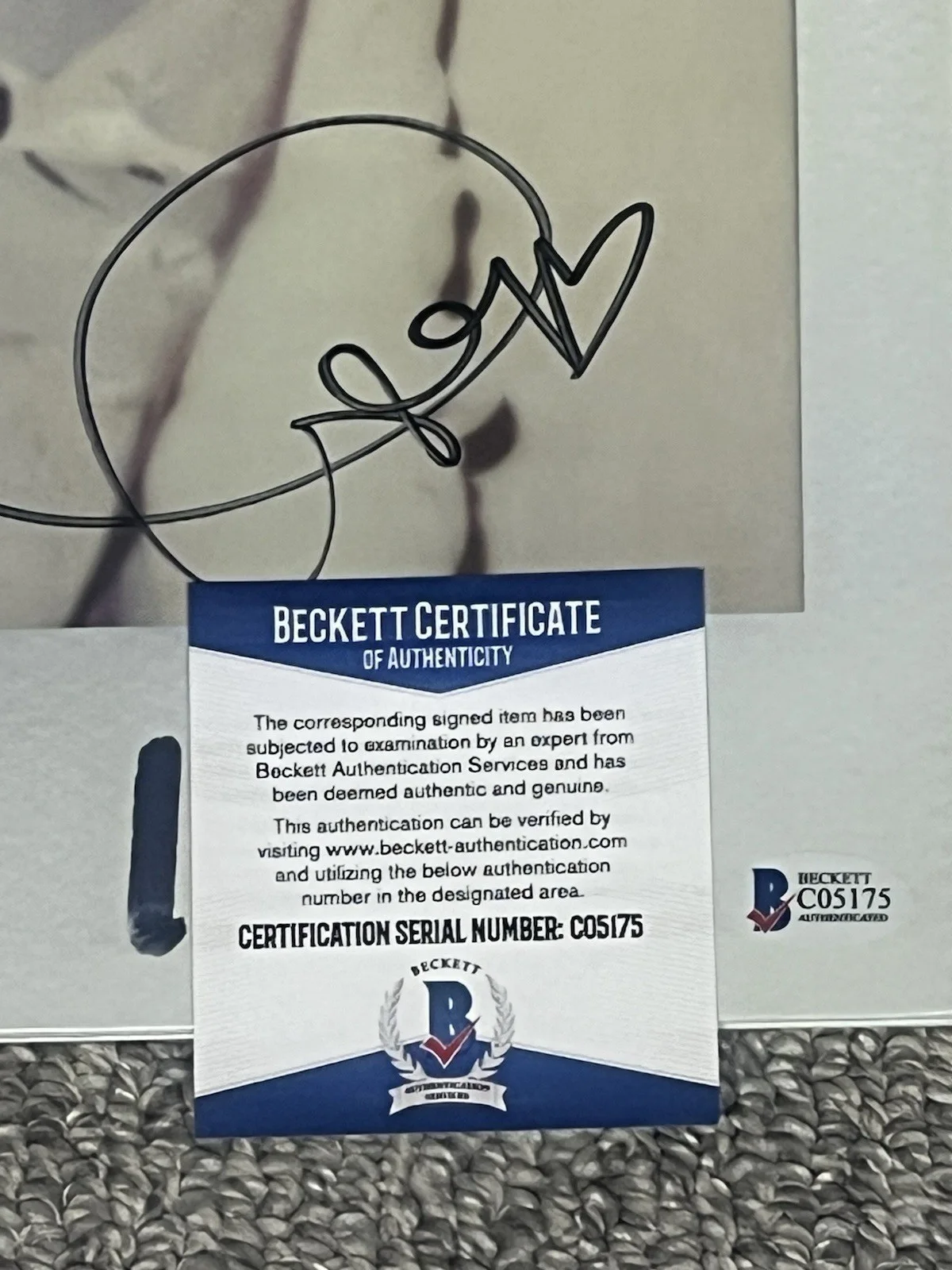 TAYLOR SWIFT “1989” Signed LP Record Vinyl Autographed with Beckett COA Rare, изображение 3
