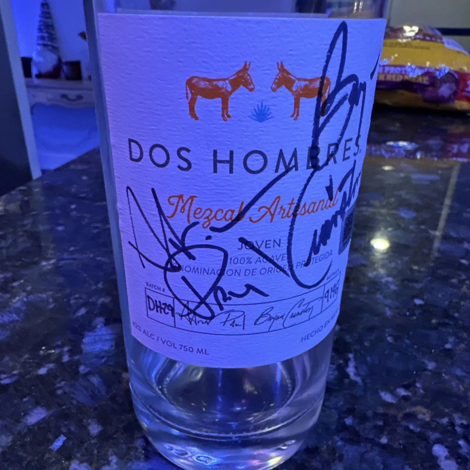 Bryan Cranston, Aaron Paul — Breaking Bad Bryan Cranston Aaron Paul Signed Dos Hombres Bottle Empty Authentic, image 4