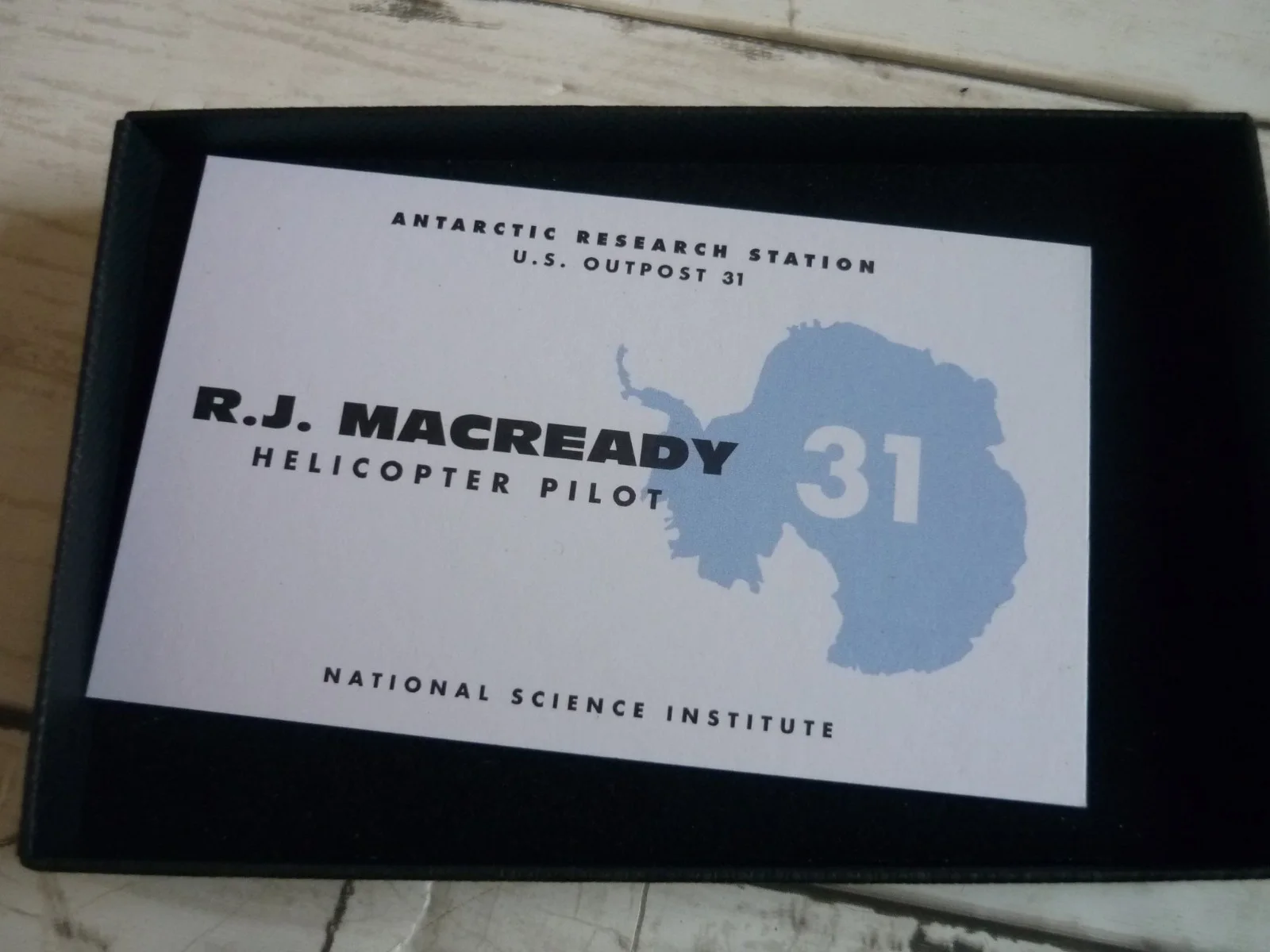 Movie replica prop boxed business card the thing r.j. macready helicoper pilot, изображение 2