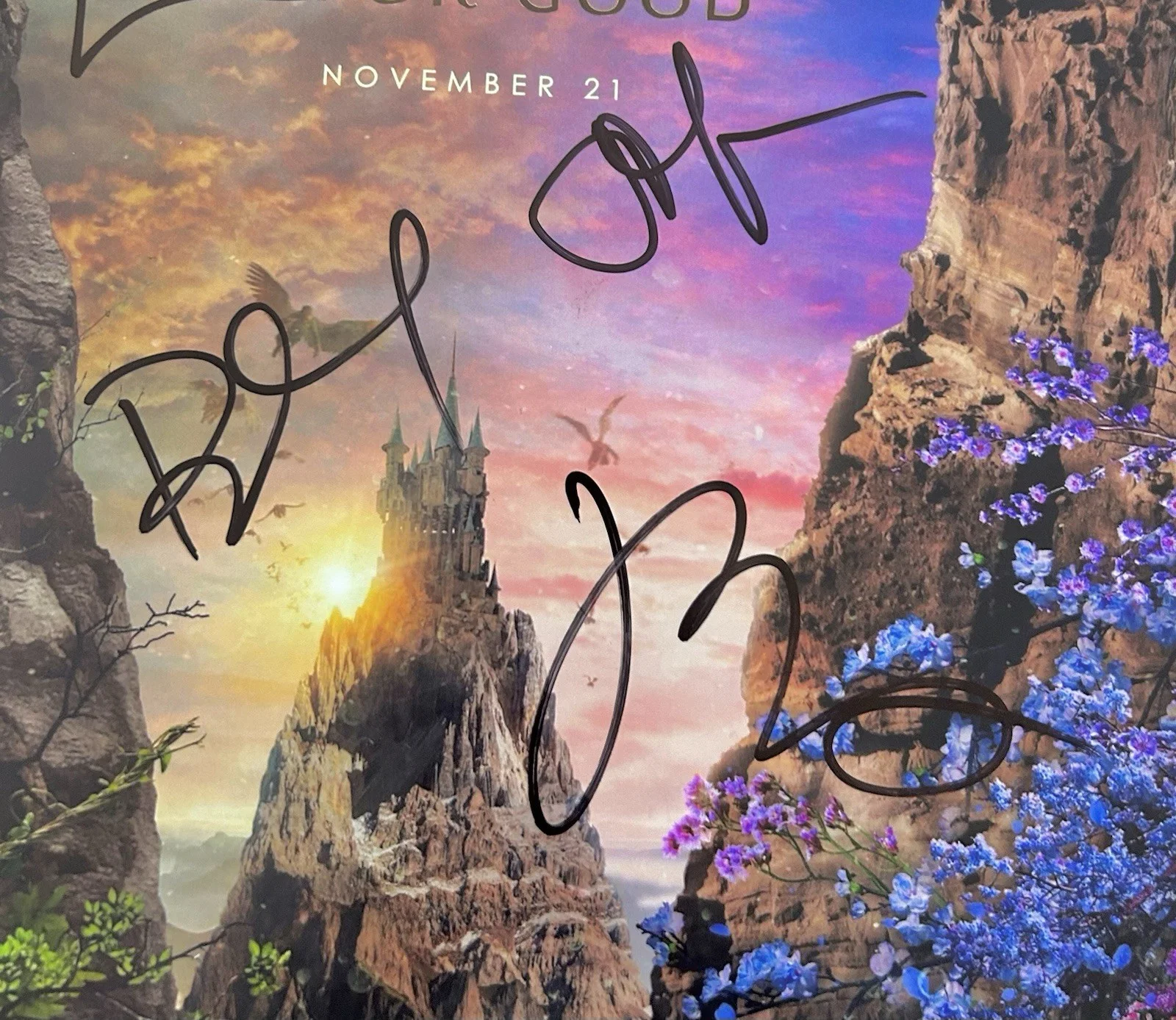 Jeffery Goldblum - Jonathan Bailey - Jon Chu - Bowen Yang — Wicked For Good Signed 11x17 Poster - Goldblum - Bailey - Chu - Yang JSA COA, изображение 3