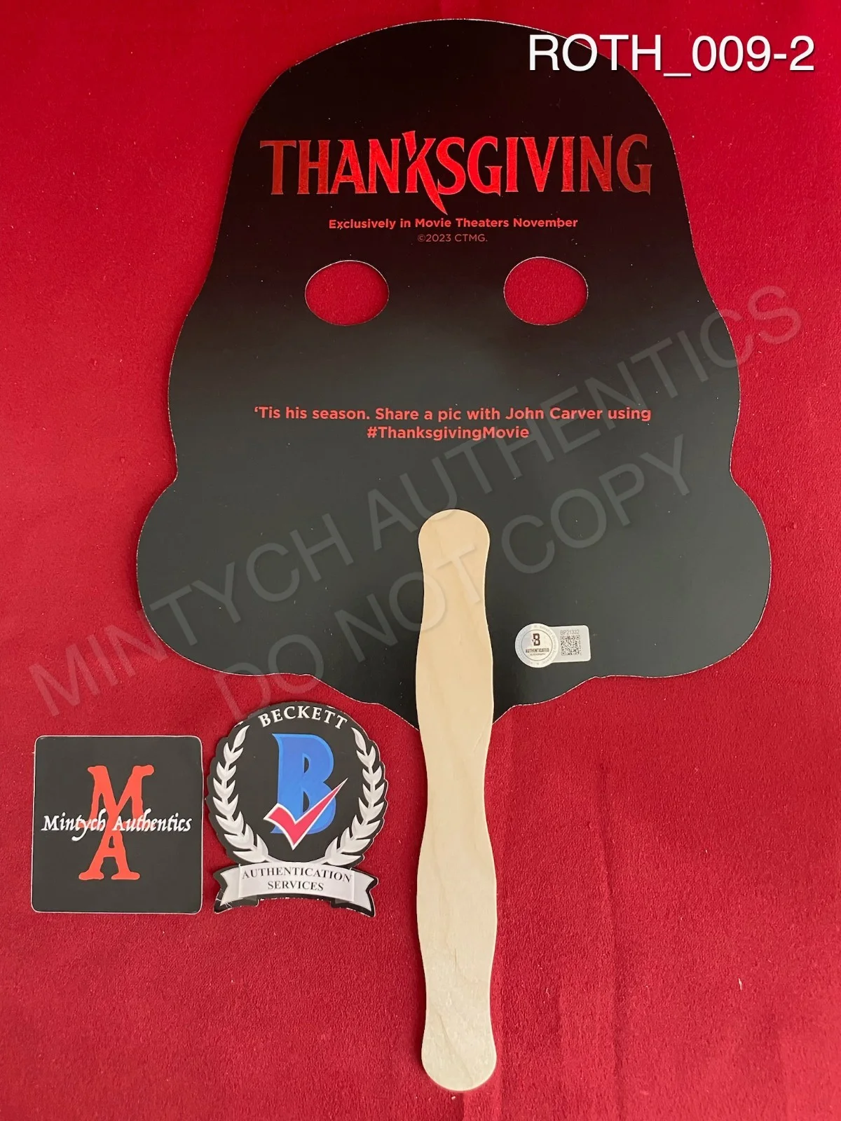 Eli Roth — Eli Roth autographed signed Thanksgiving promotional paper mask Beckett COA, image 2