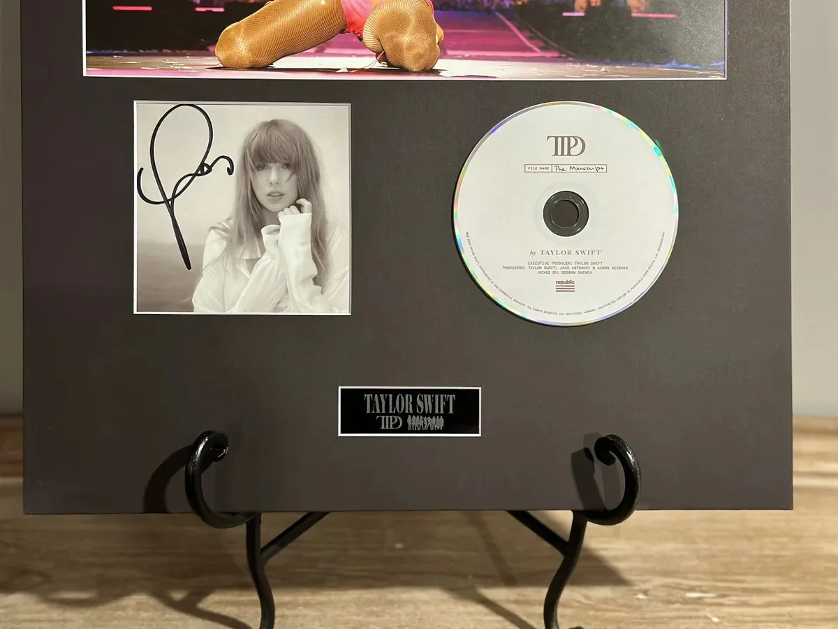 Taylor Swift Signed The Tortured Poets Department Album (Stage), изображение 3