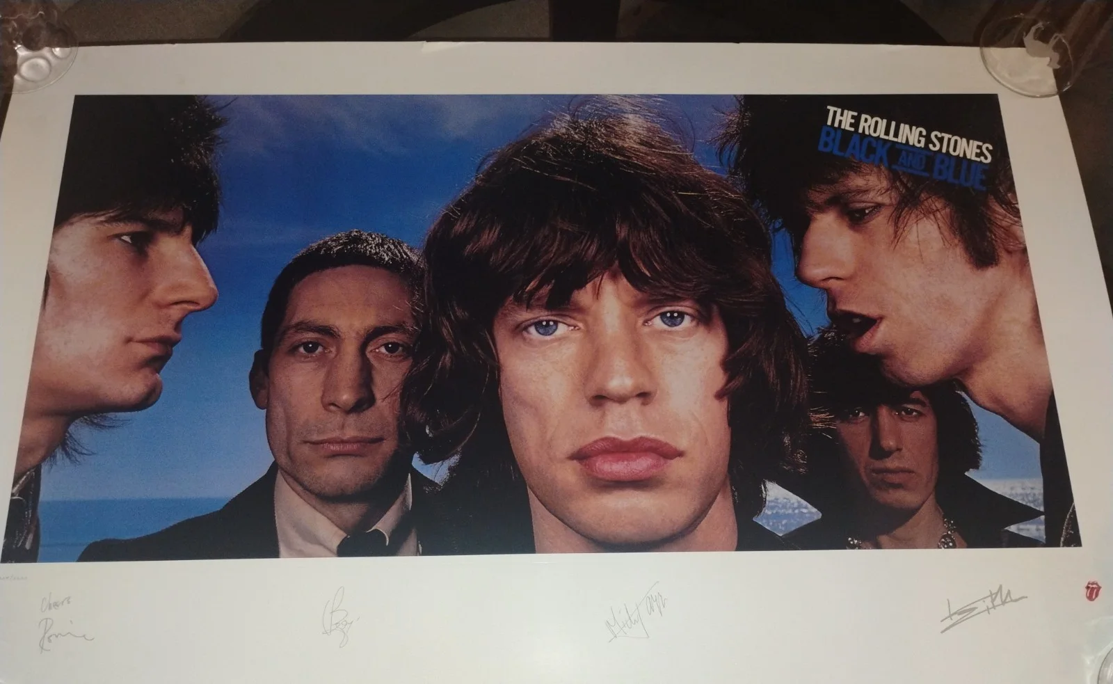 THE ROLLING STONES Black and Blue Litho/ Poster. Plate Signed OFFERS ACCEPTED, изображение 2
