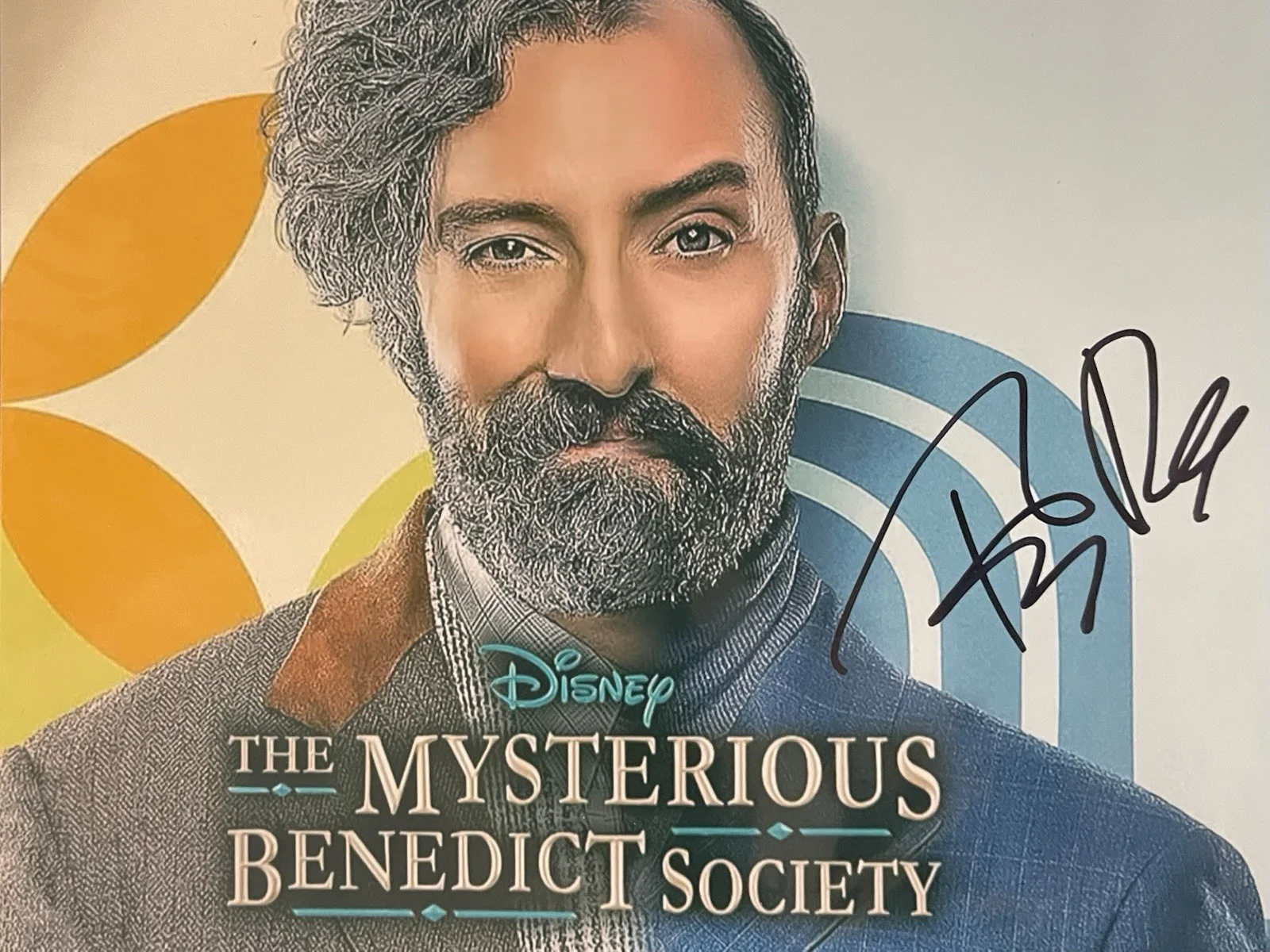 Tony Hale — TONY HALE SIGNED AUTOGRAPH THE MYSTERIOUS BENEDICT SOCIETY 8X10 COLOR PHOTO COA!