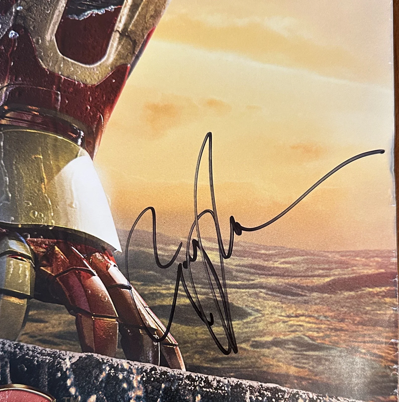 Guy Pearce — Iron Man 3 Movie Photo Signed By Guy Pearce poster is damage !! 40” x 27 “, изображение 3