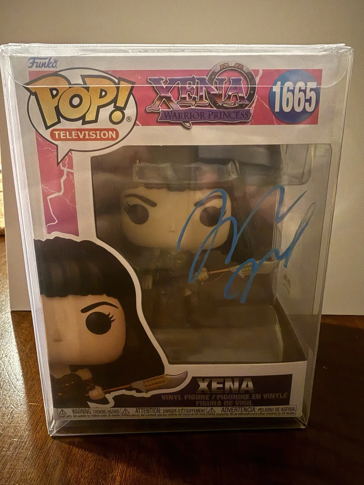 Lucy Lawless — Lucy Lawless Hand Signed Funko Pop! Xena #1665 W/ PSA COA Xena Warrior Princess, изображение 3