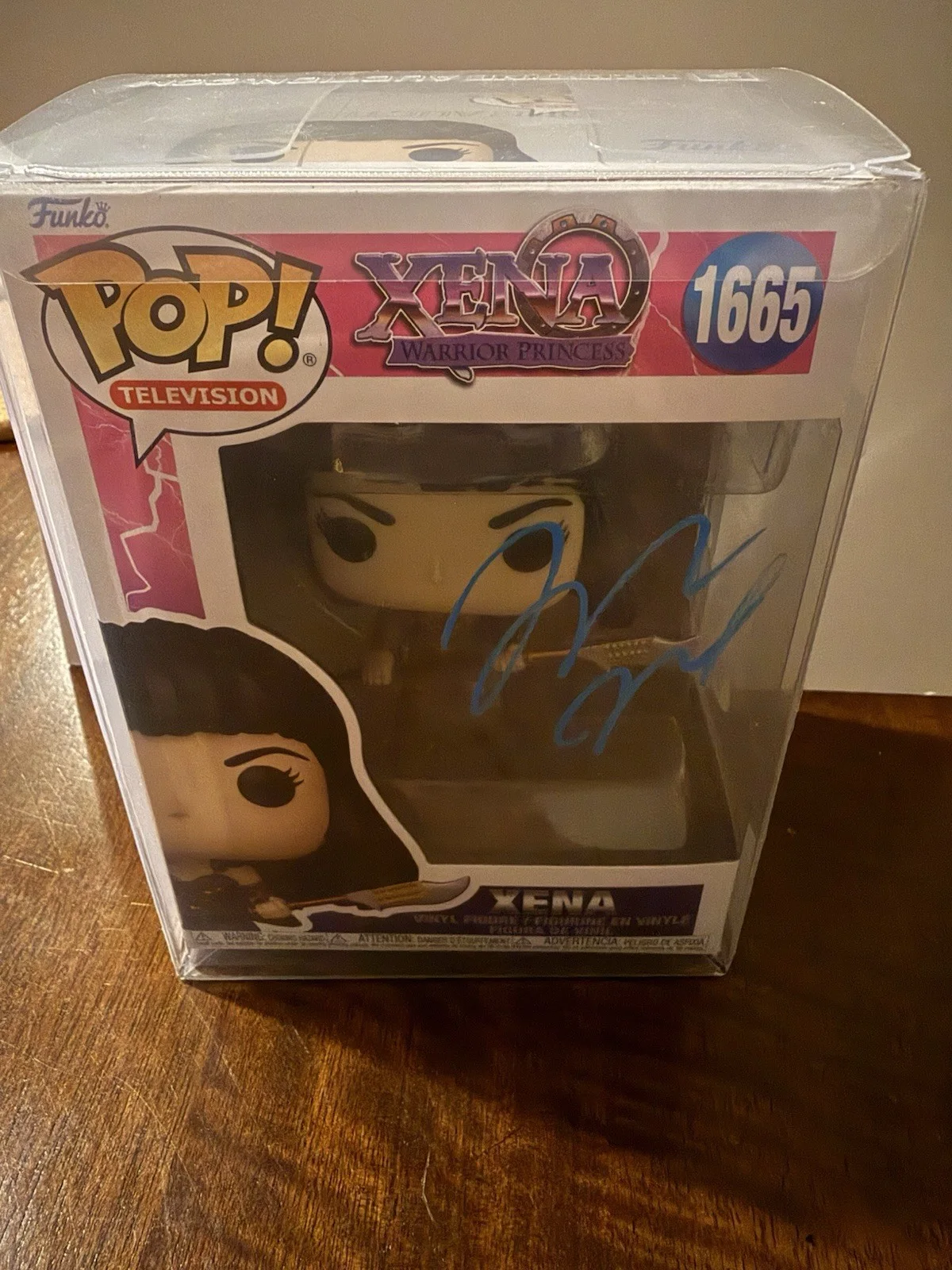 Lucy Lawless — Lucy Lawless Hand Signed Funko Pop! Xena #1665 W/ PSA COA Xena Warrior Princess, изображение 5