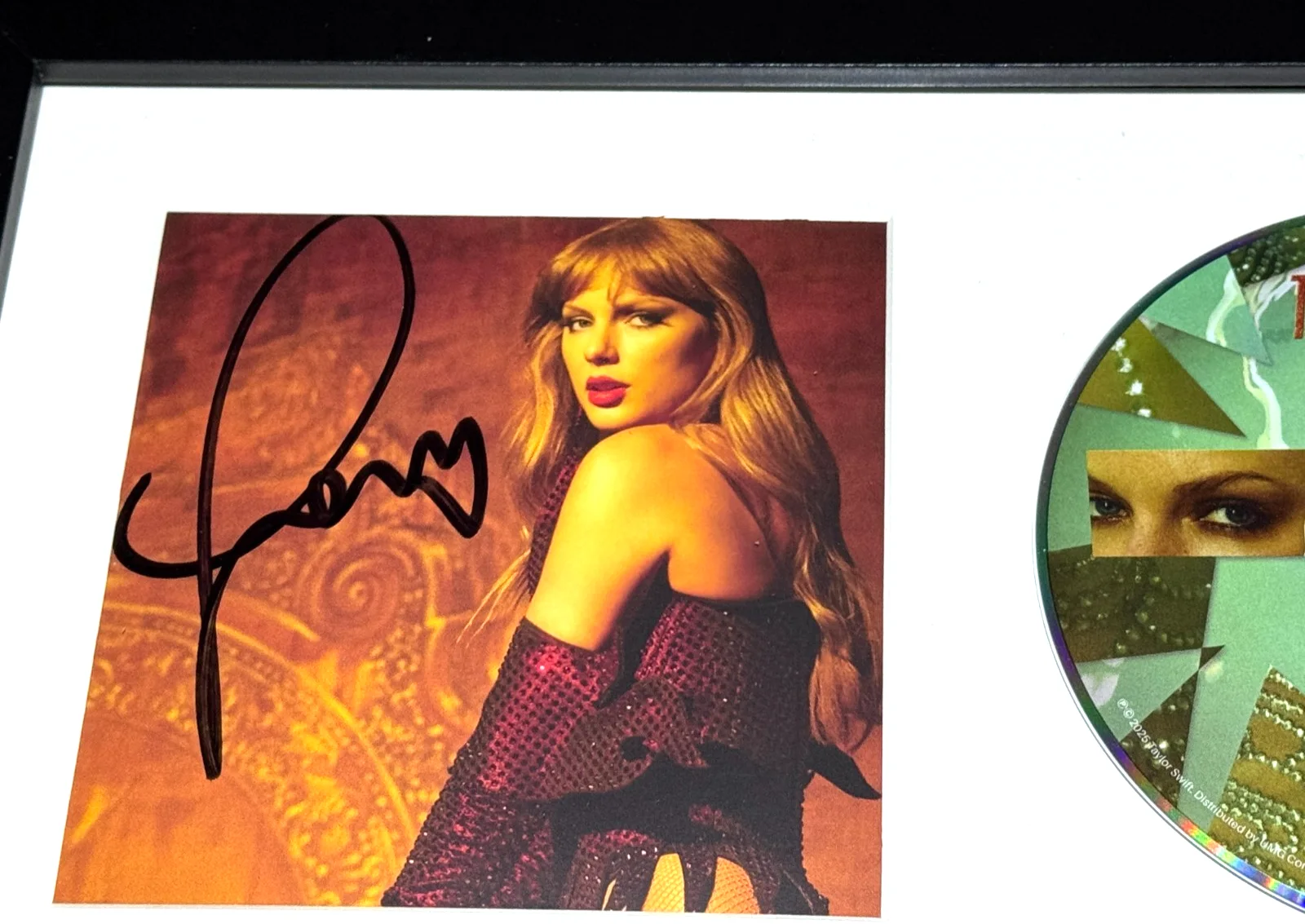 TAYLOR SWIFT SIGNED & FRAMED THE LIFE OF A SHOWGIRL #3 CD AUTOGRAPH COA HEART B, изображение 2