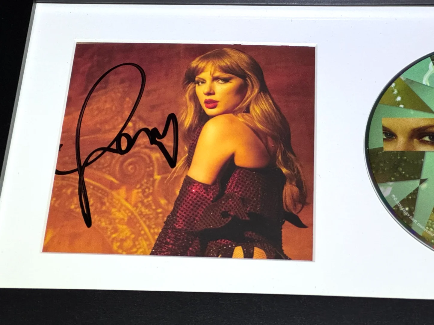 TAYLOR SWIFT SIGNED & FRAMED THE LIFE OF A SHOWGIRL #3 CD AUTOGRAPH COA HEART A, изображение 2