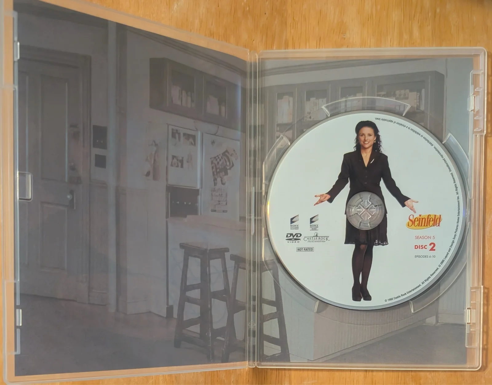 Julia Louis Dreyfuss — JULIA LOUIS DREYFUSS signed autograph SEINFELD season 5 disc 2, image 3